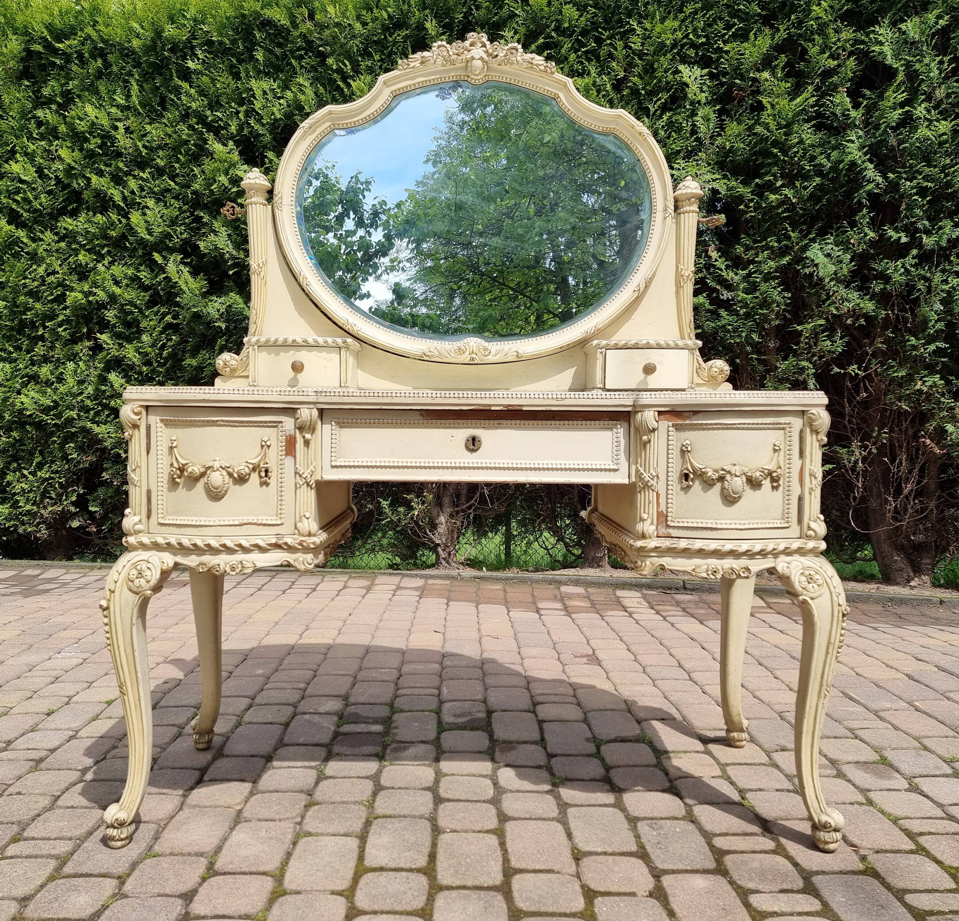 Antique dressing table with chair, 1920