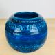 Vase boule Aldo Londi Rimini bleu pour Bitossi
