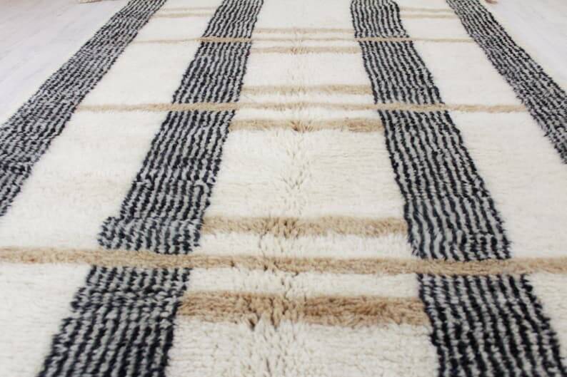 Traditional Moroccan beni ourain rug in wool, size 100 x 200 cm.