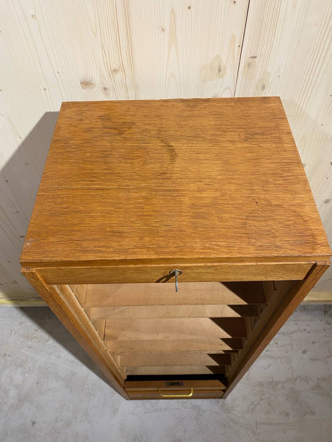 Curtain filing cabinet