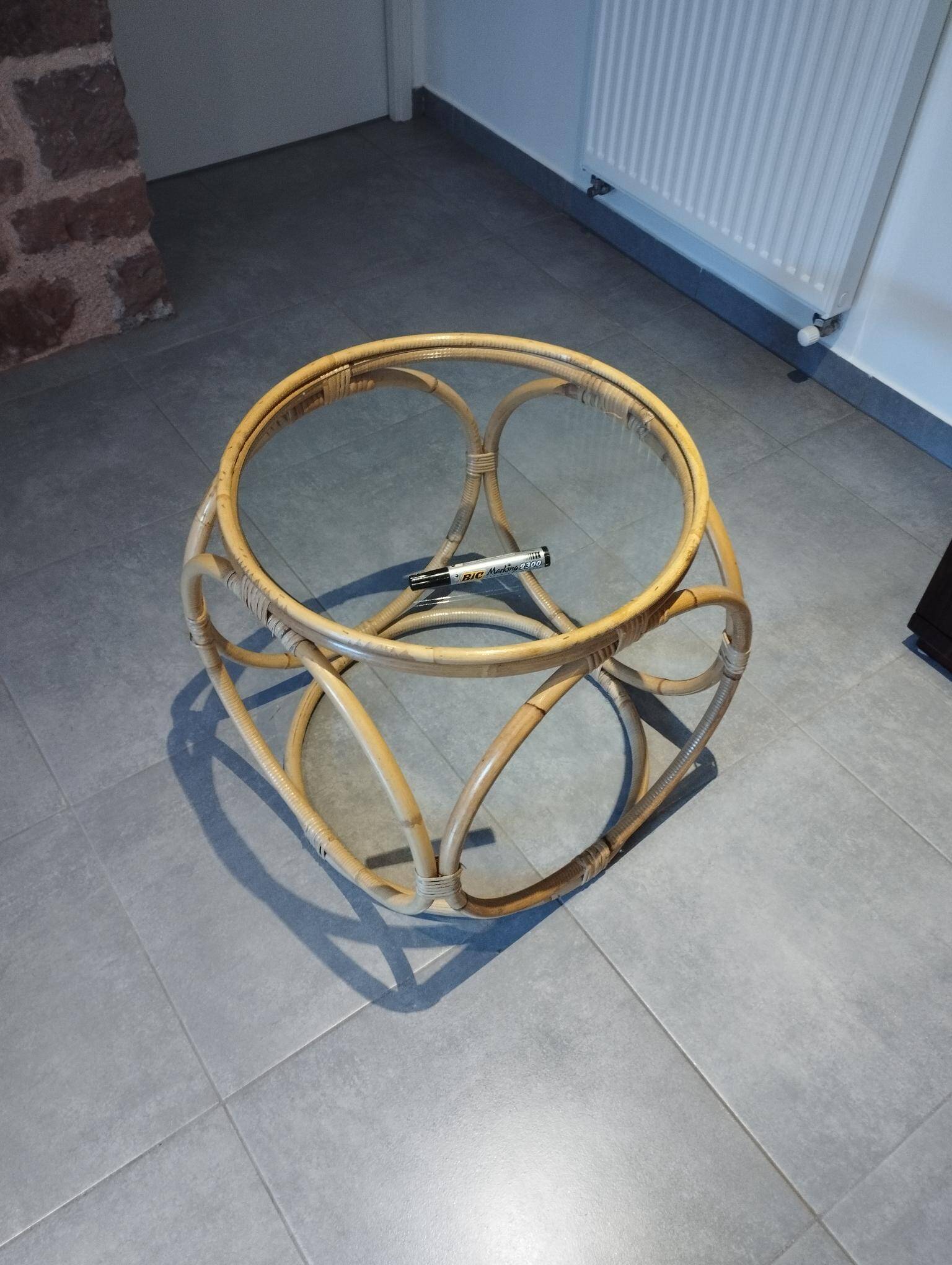 Table basse en rotin, bambou et verre, Design Space Age Vintage