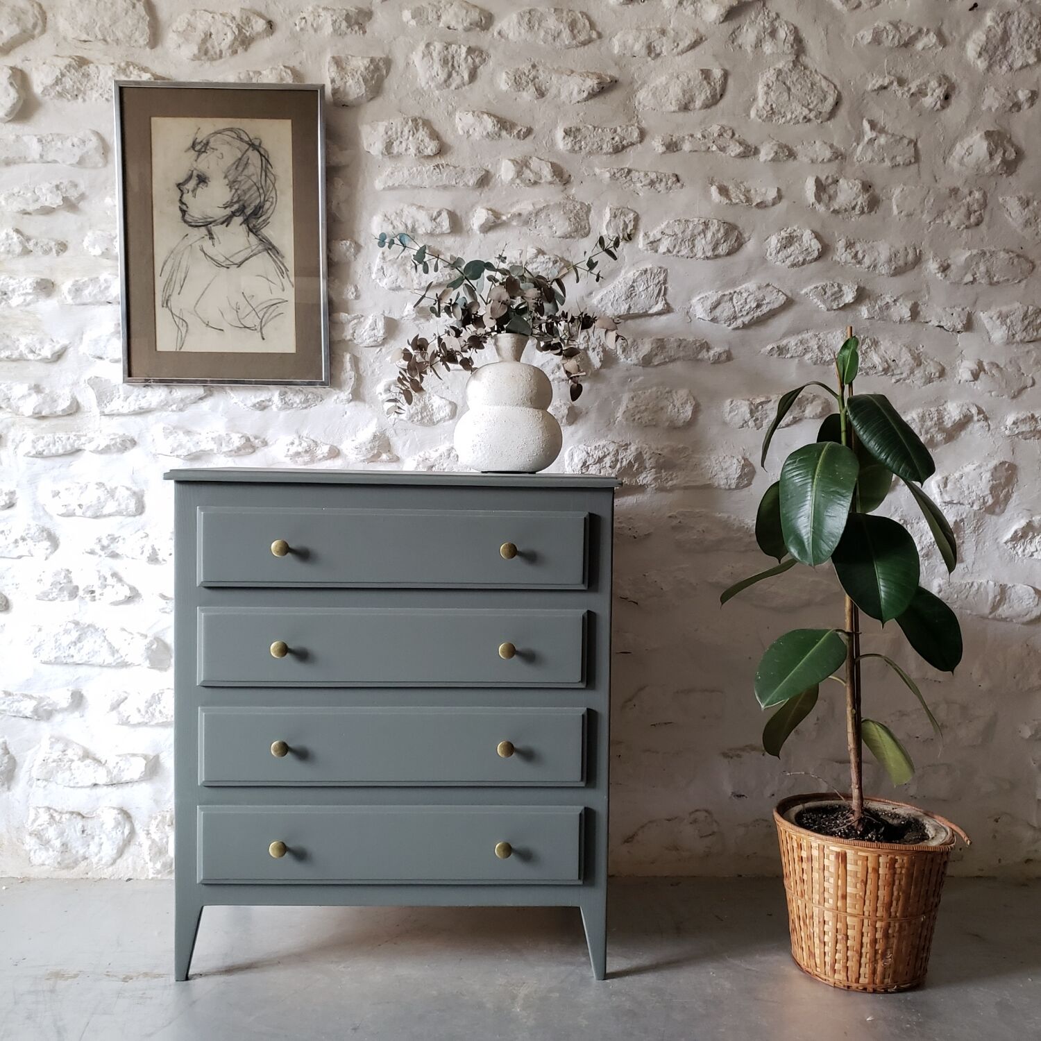 Antique chest of drawers