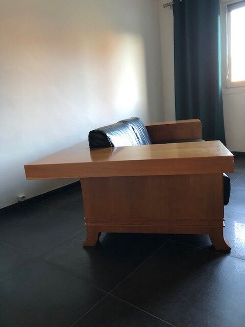 Frank Lloyd Wright's Robie 3 sofa for Cassina