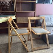 2 folding chairs