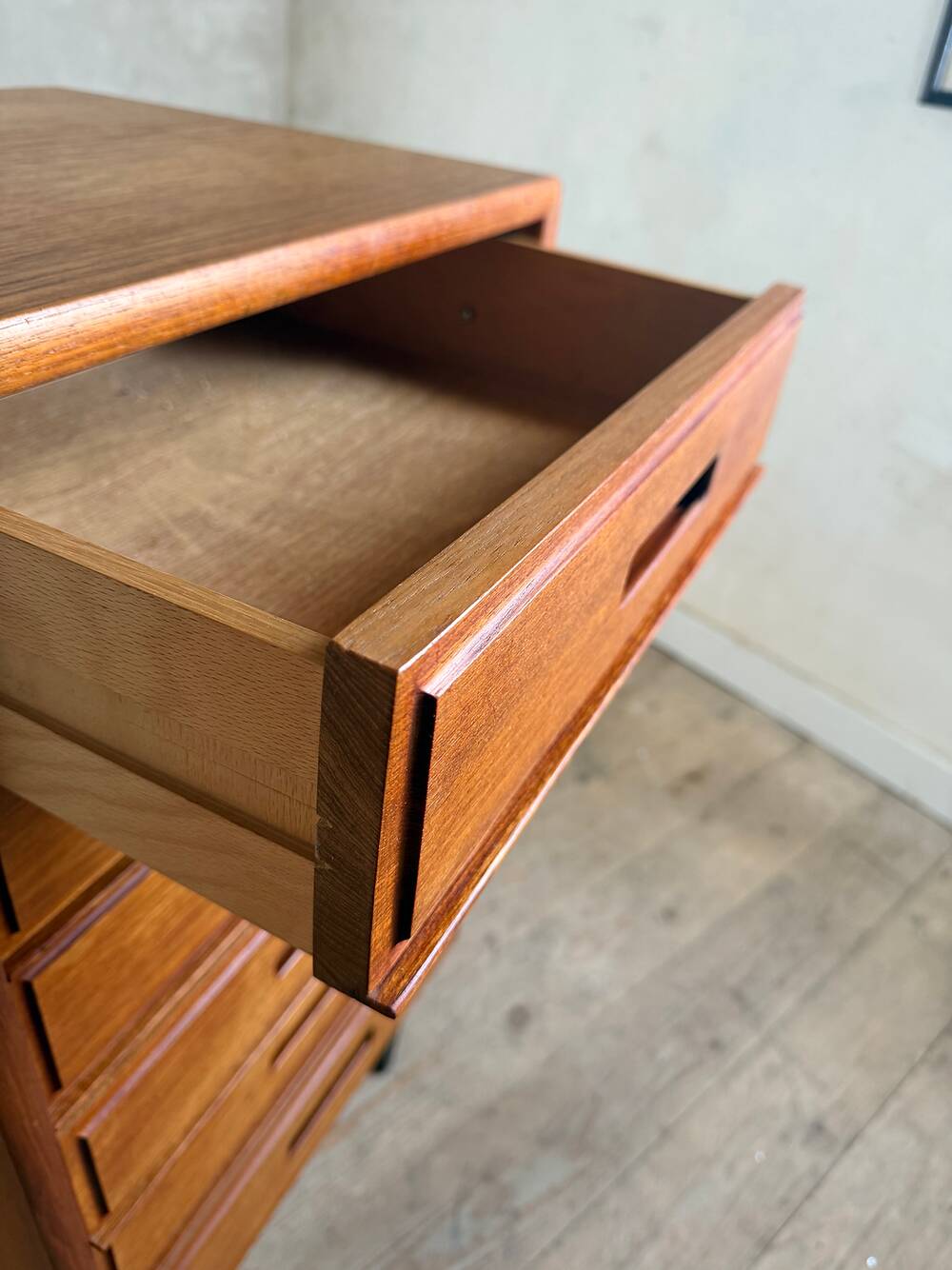 Commode scandinave vintage en teck