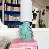 Lampe en céramique artisanale torsadée bleu