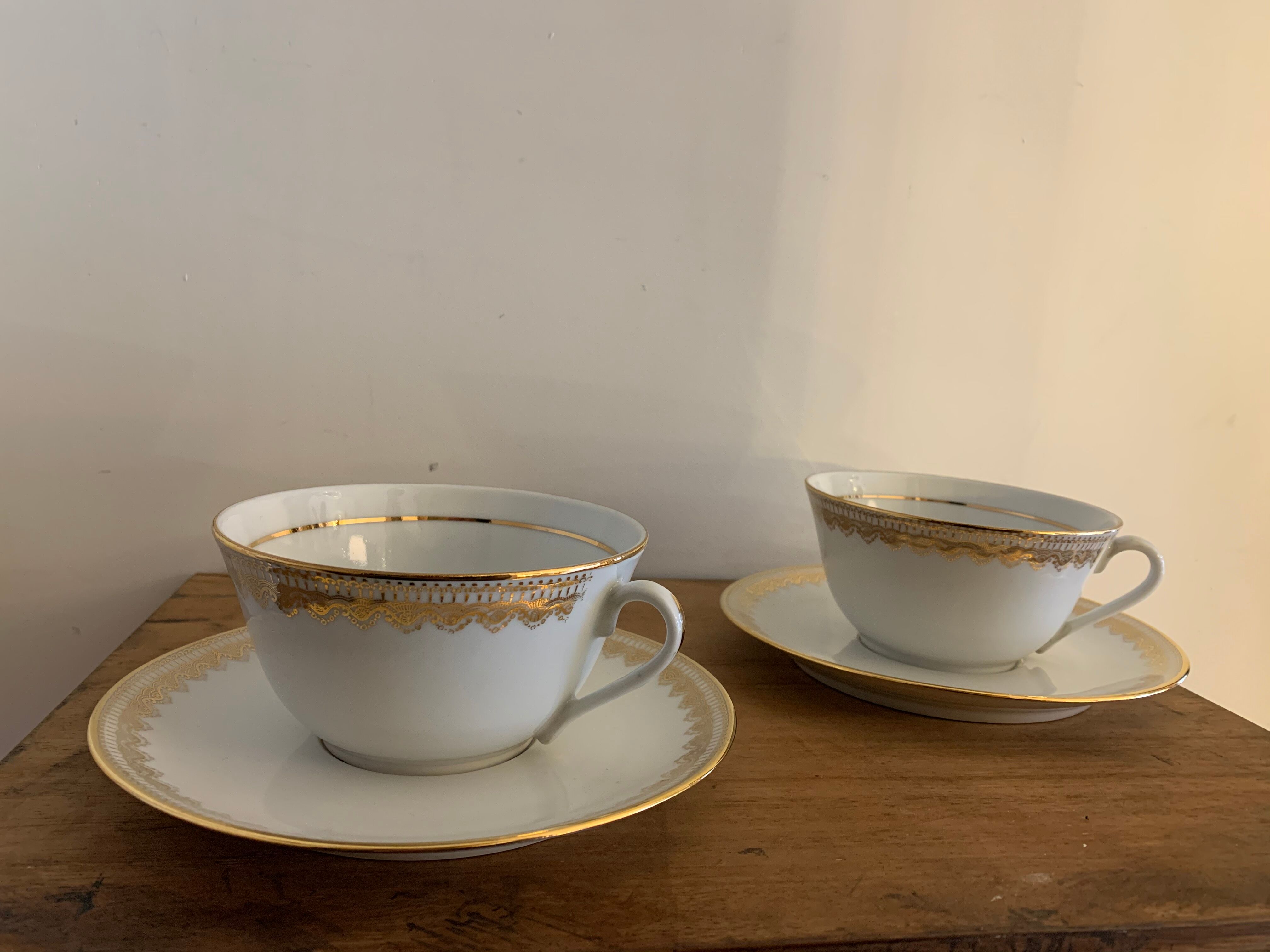 Pair of Bayonne porcelain cups and saucers