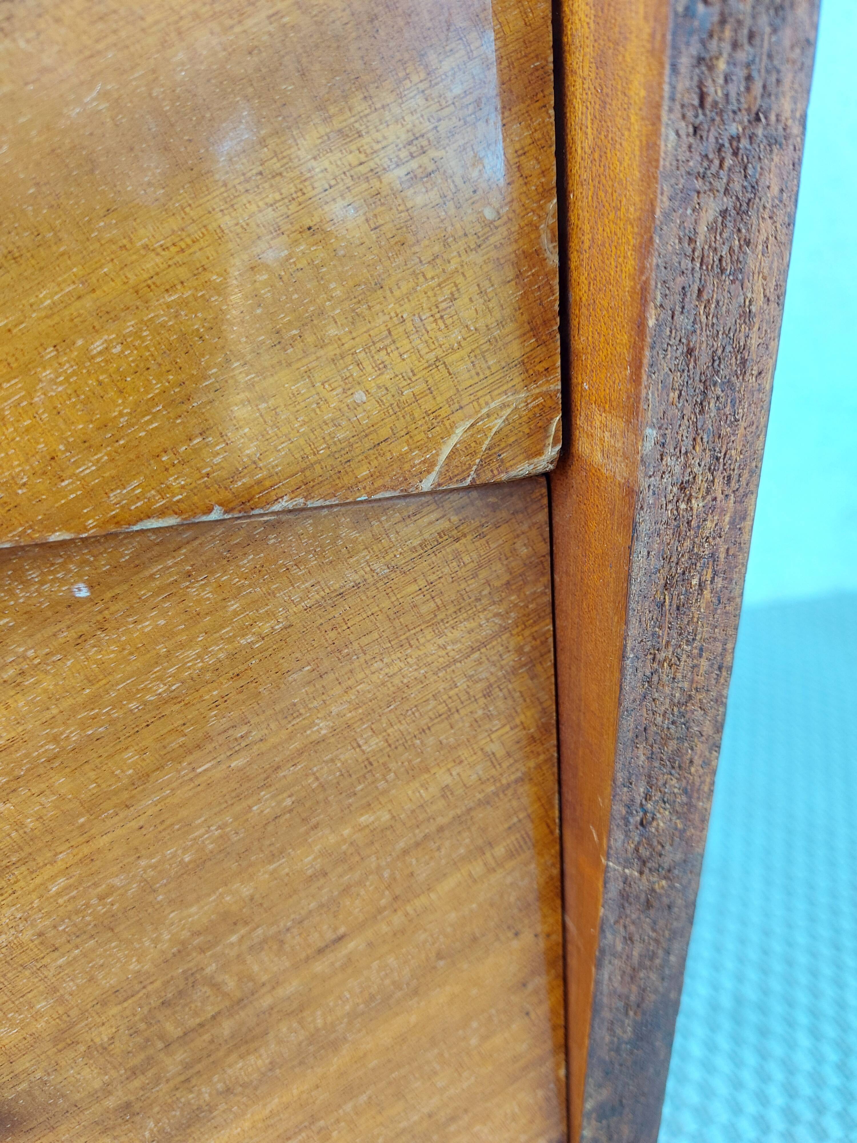 commode aux pieds compas, effet miroir, vintage