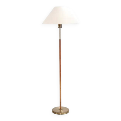 Lampe de sol de style Paavo Tynell en laiton et cuir avec abat-jour en lin