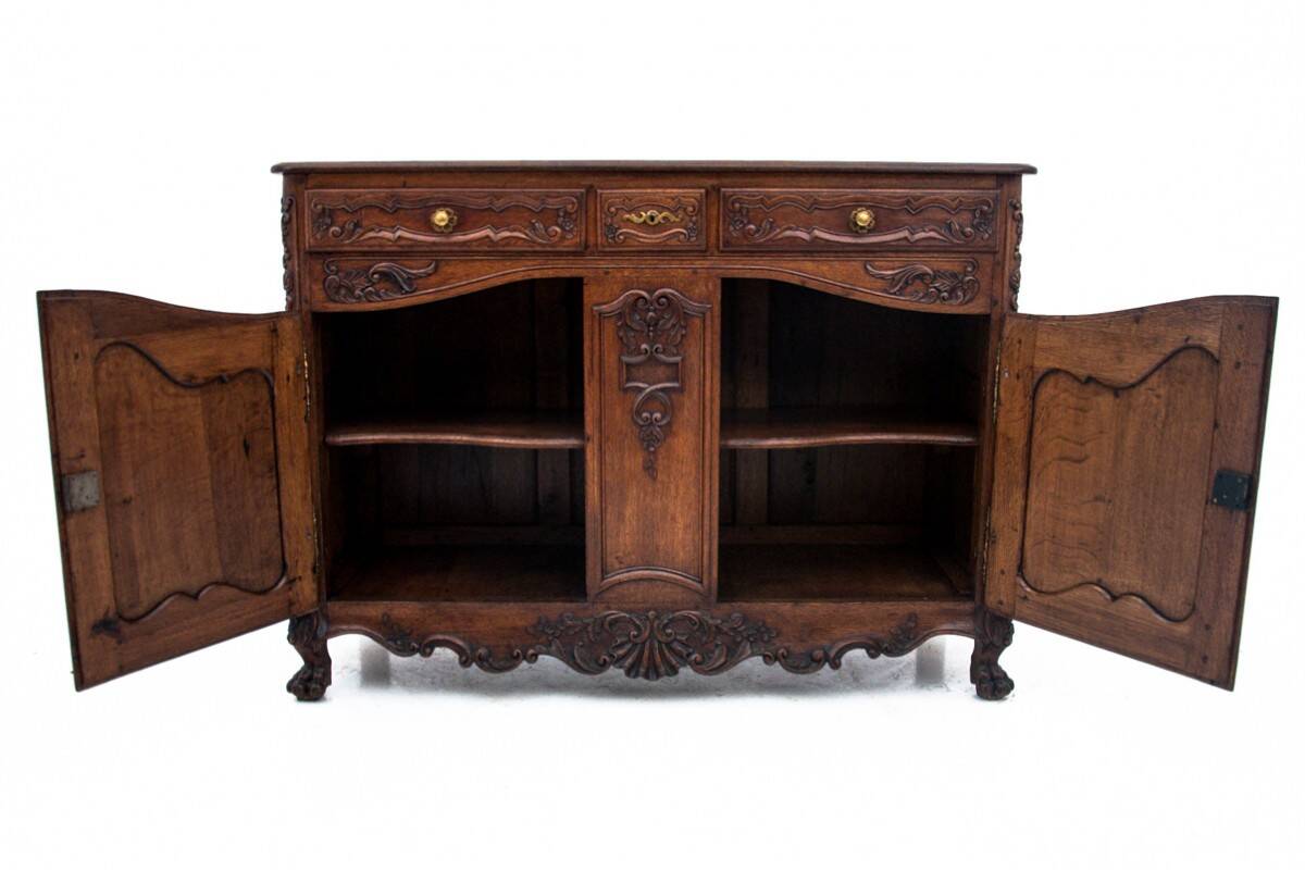 Commode ancienne sur pattes de lion, Europe occidentale, vers 1880. Après rénovation.