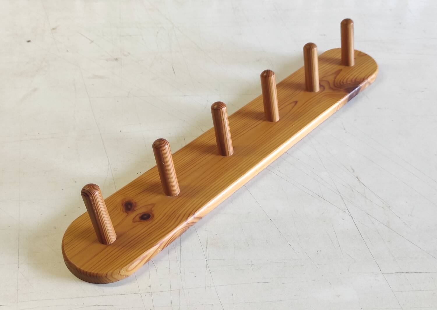 Wall-mounted coat rack in solid pine - 1970s/80s