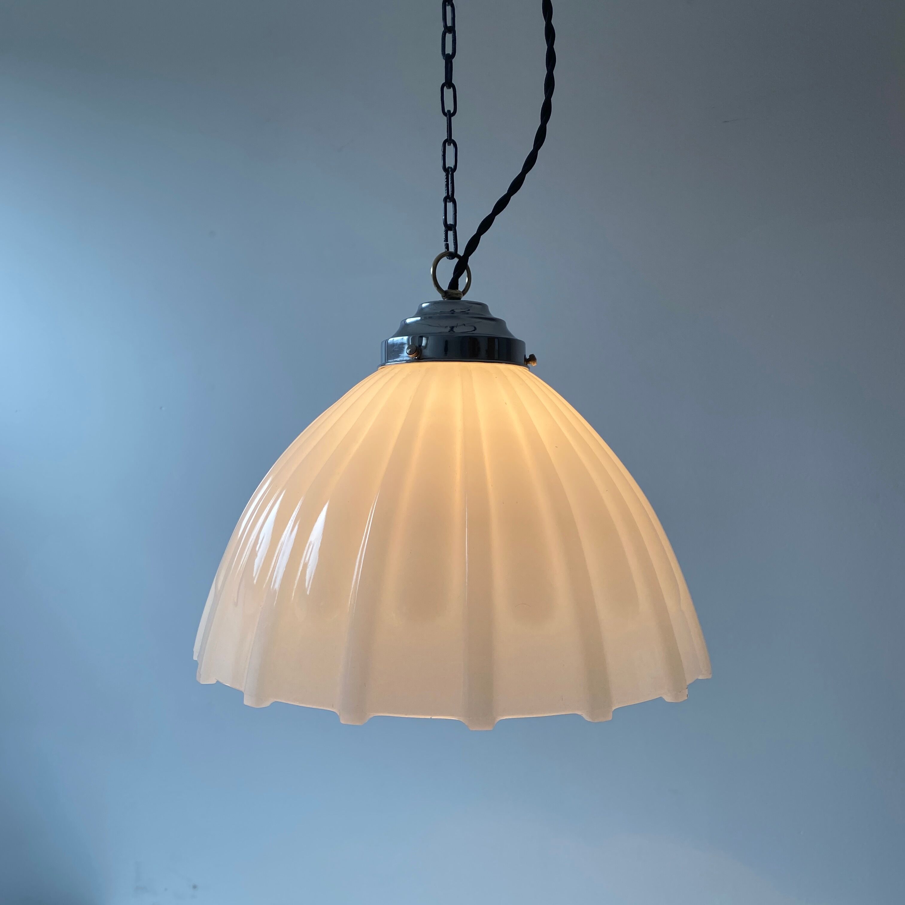 Art deco pendant lamp in opaline