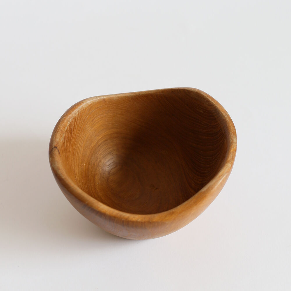 Solid wood bowl