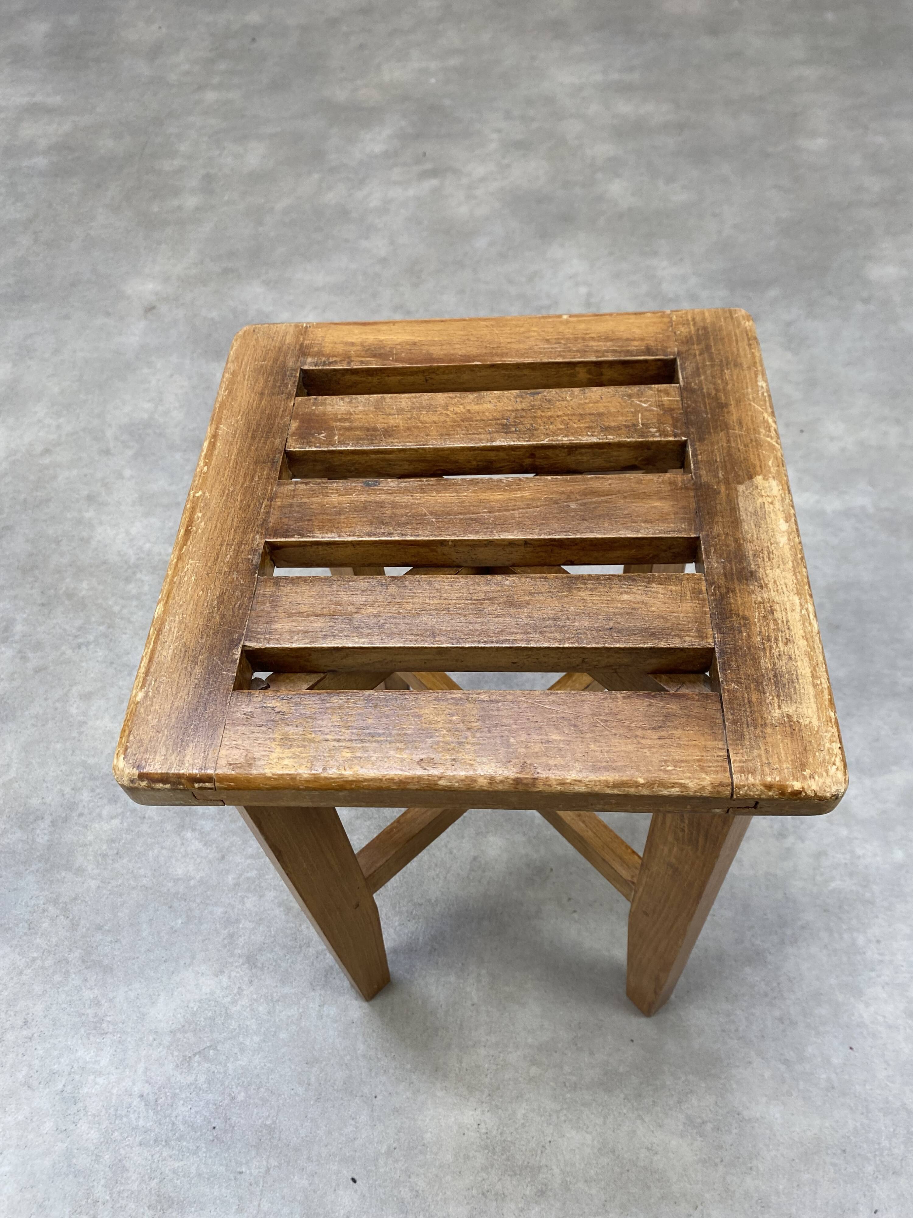 Stool reconstruction 50s with wooden slats