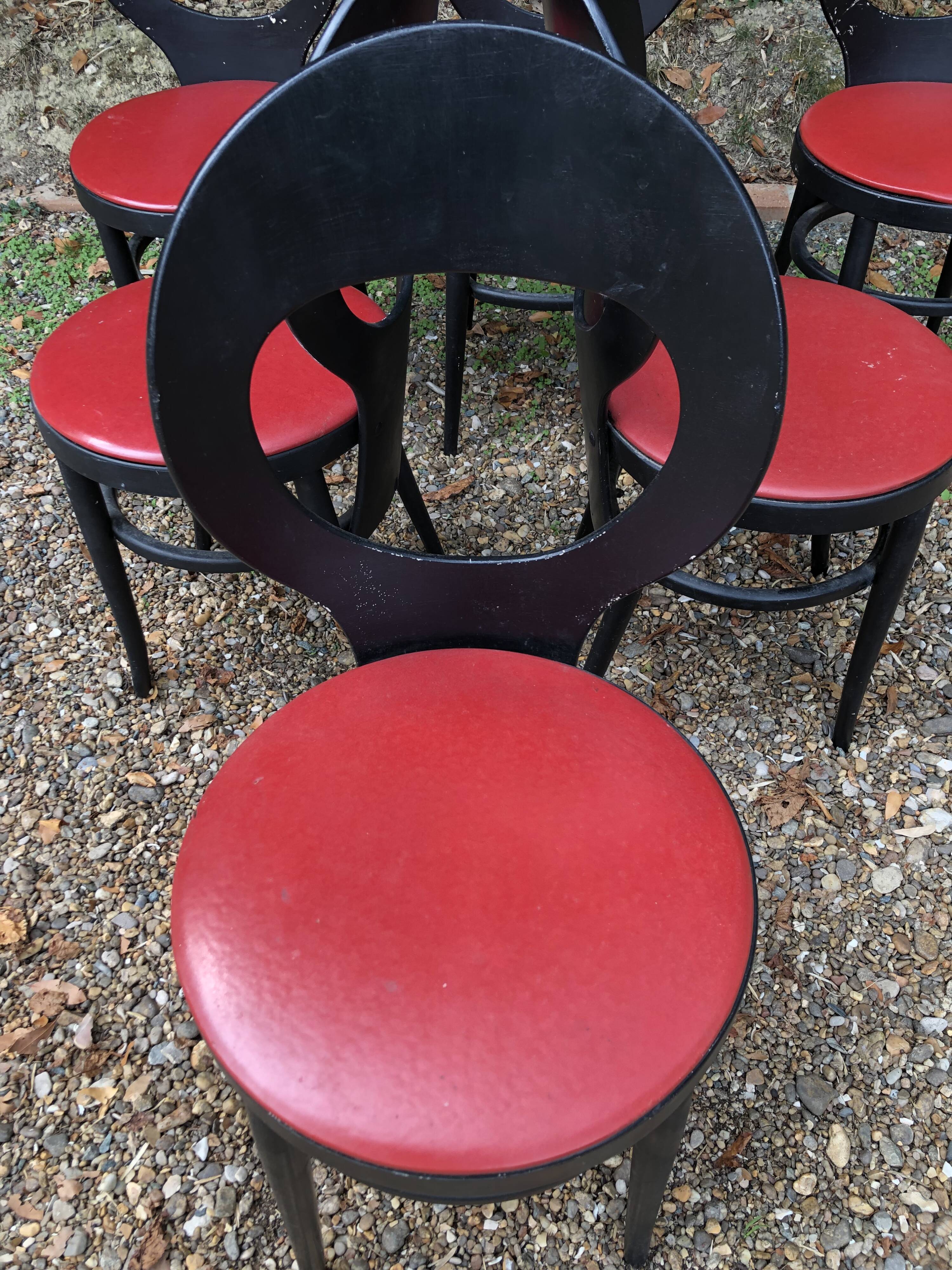 6 vintage Baumann seagull model chairs, black lacquered with red Skai seats.