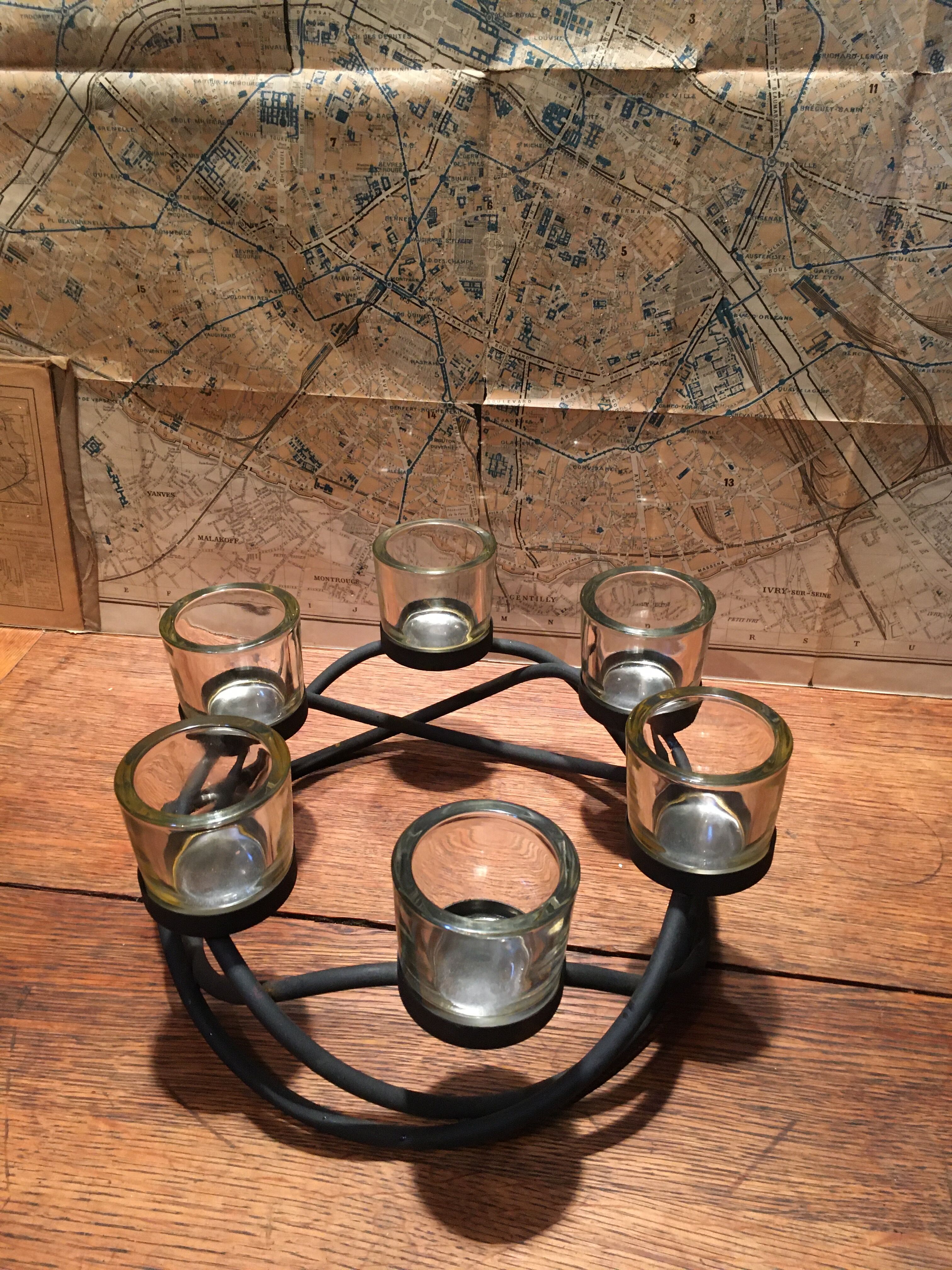 Metal crown photophore