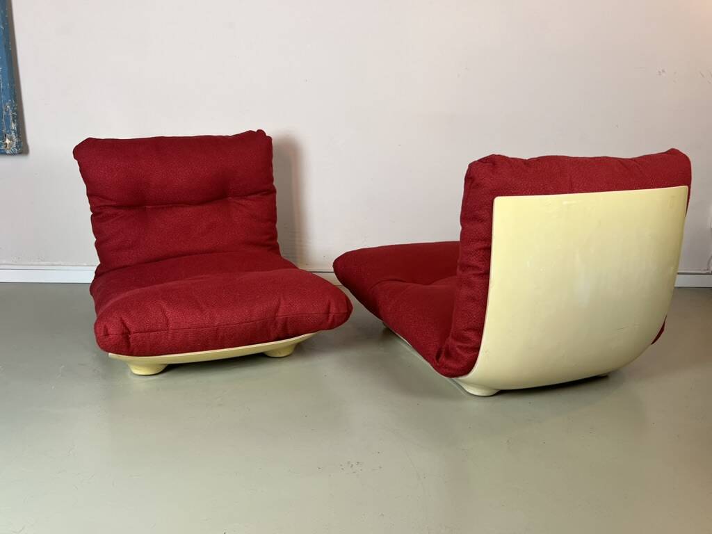 Vintage red shell lounge chairs from the 70s mid-century retro.