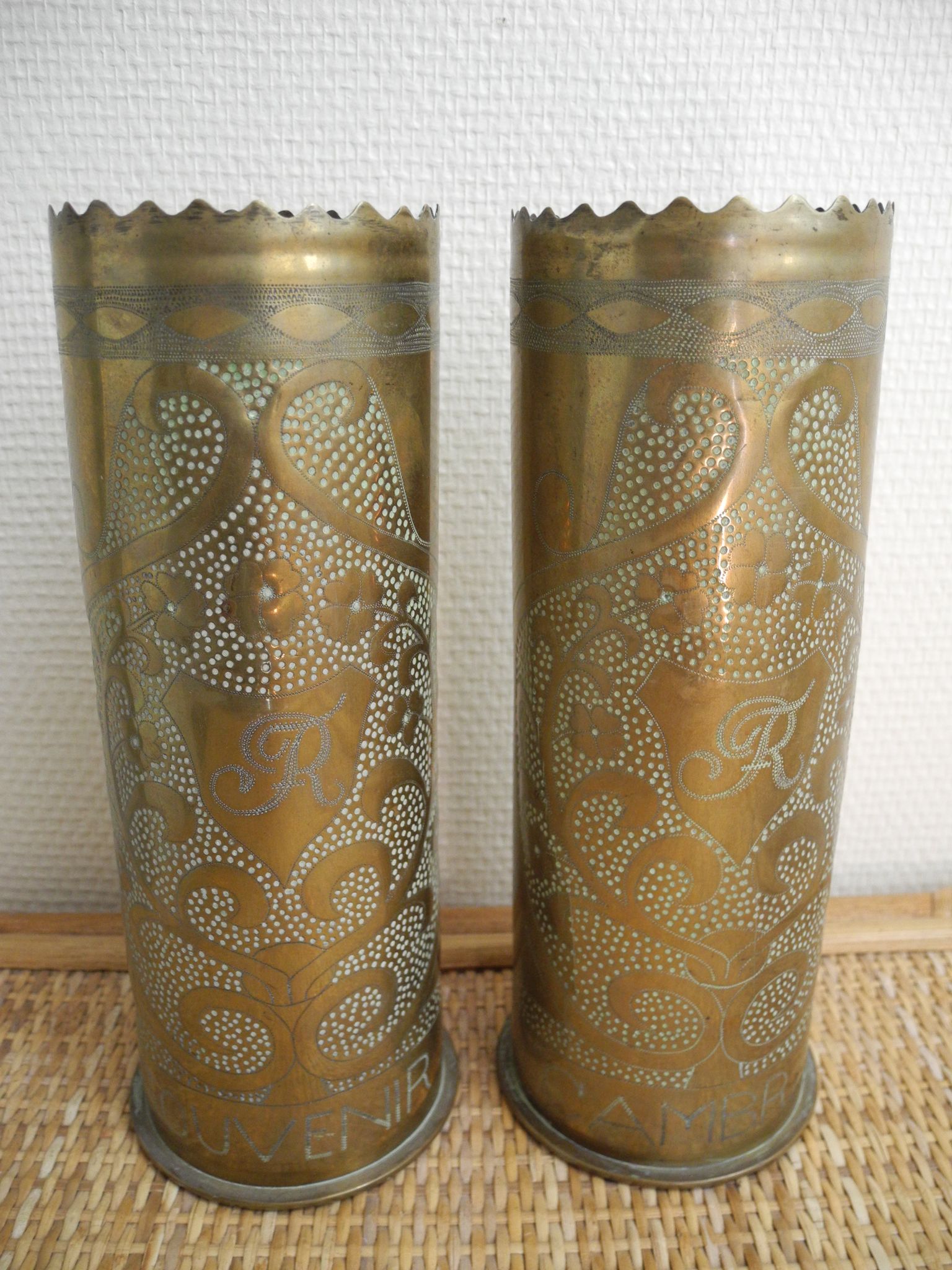 Paire vases douilles gravées art tranchées ww1 trench art
