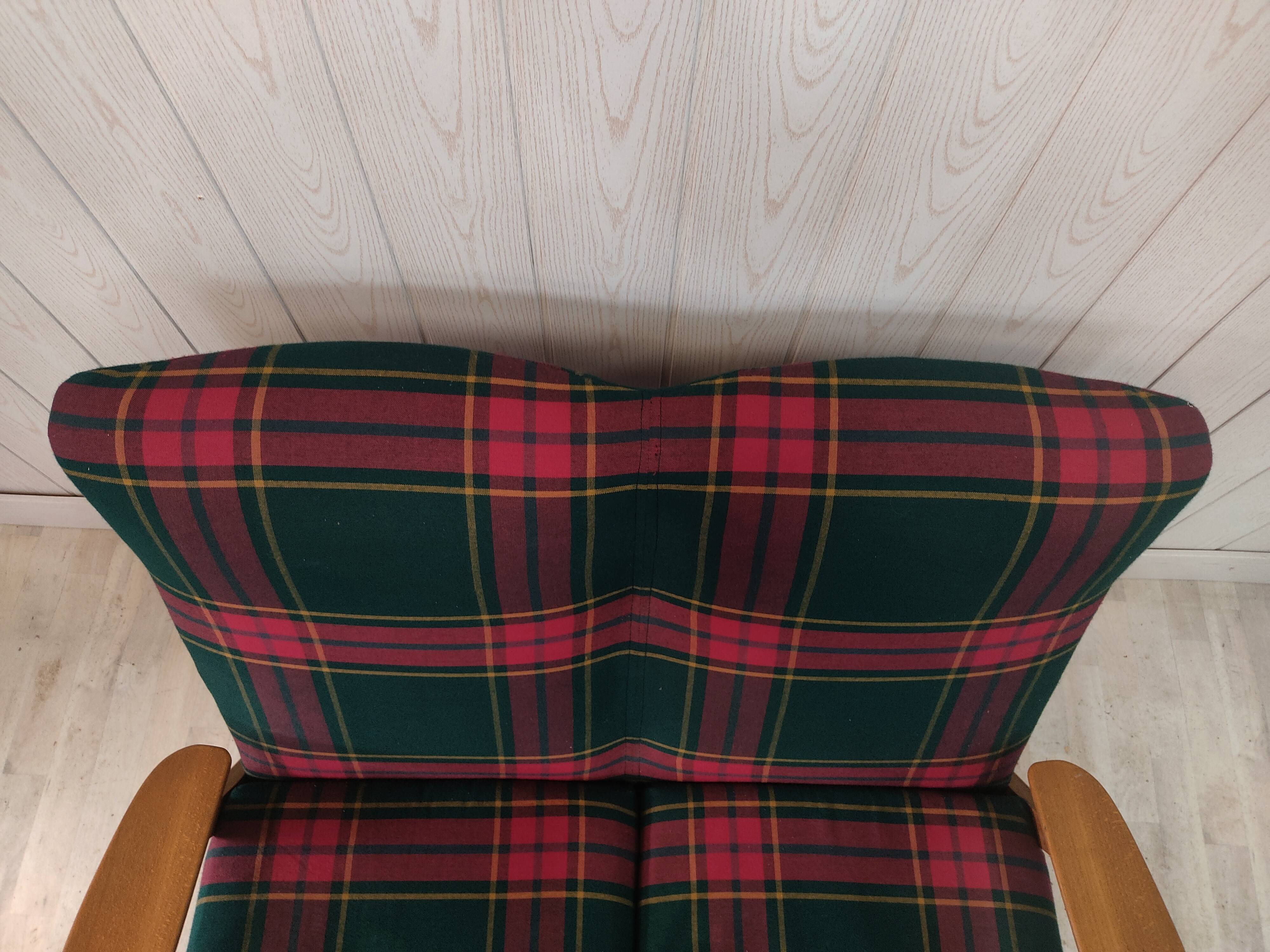 Scandinavian bench compass feet