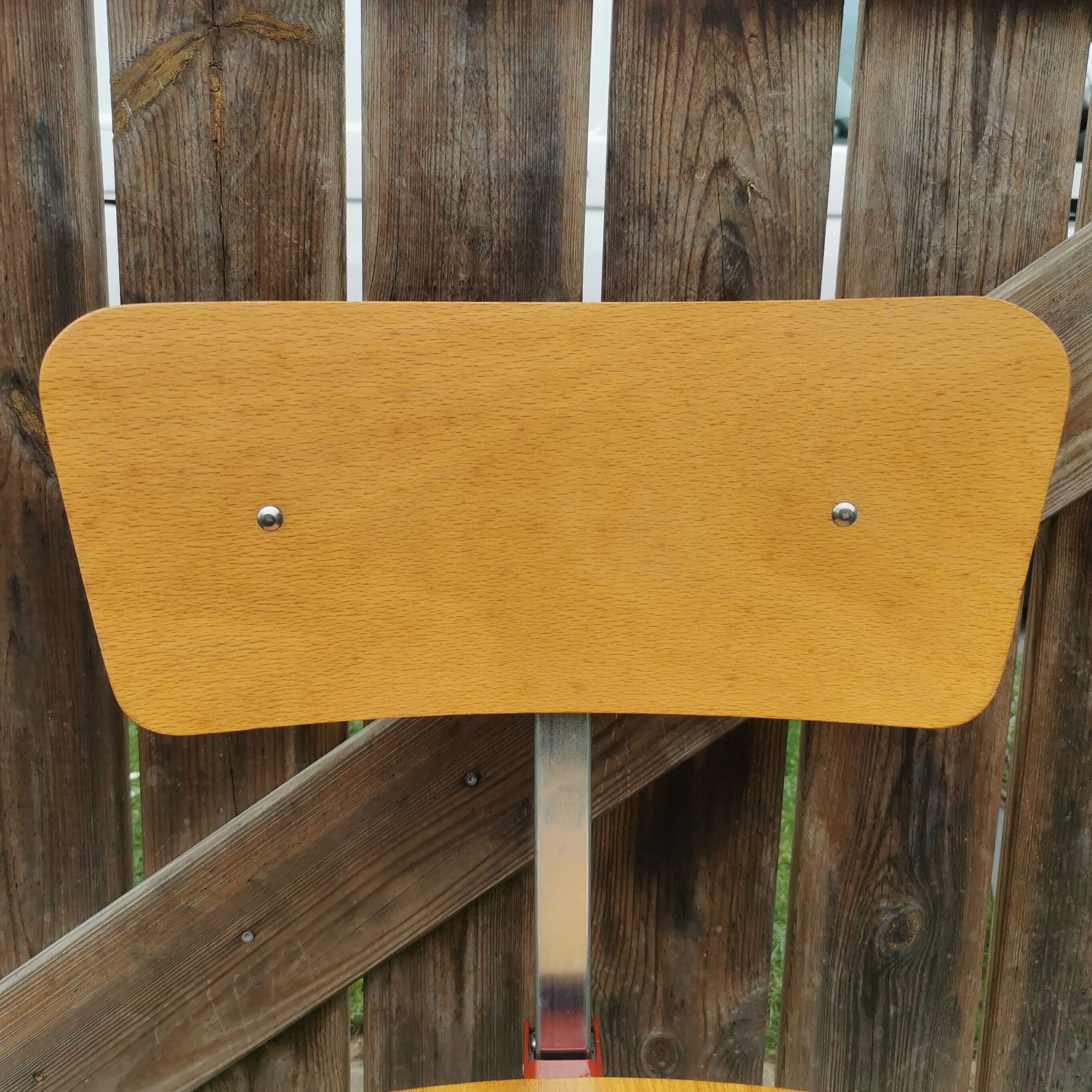 Swivel workshop chair