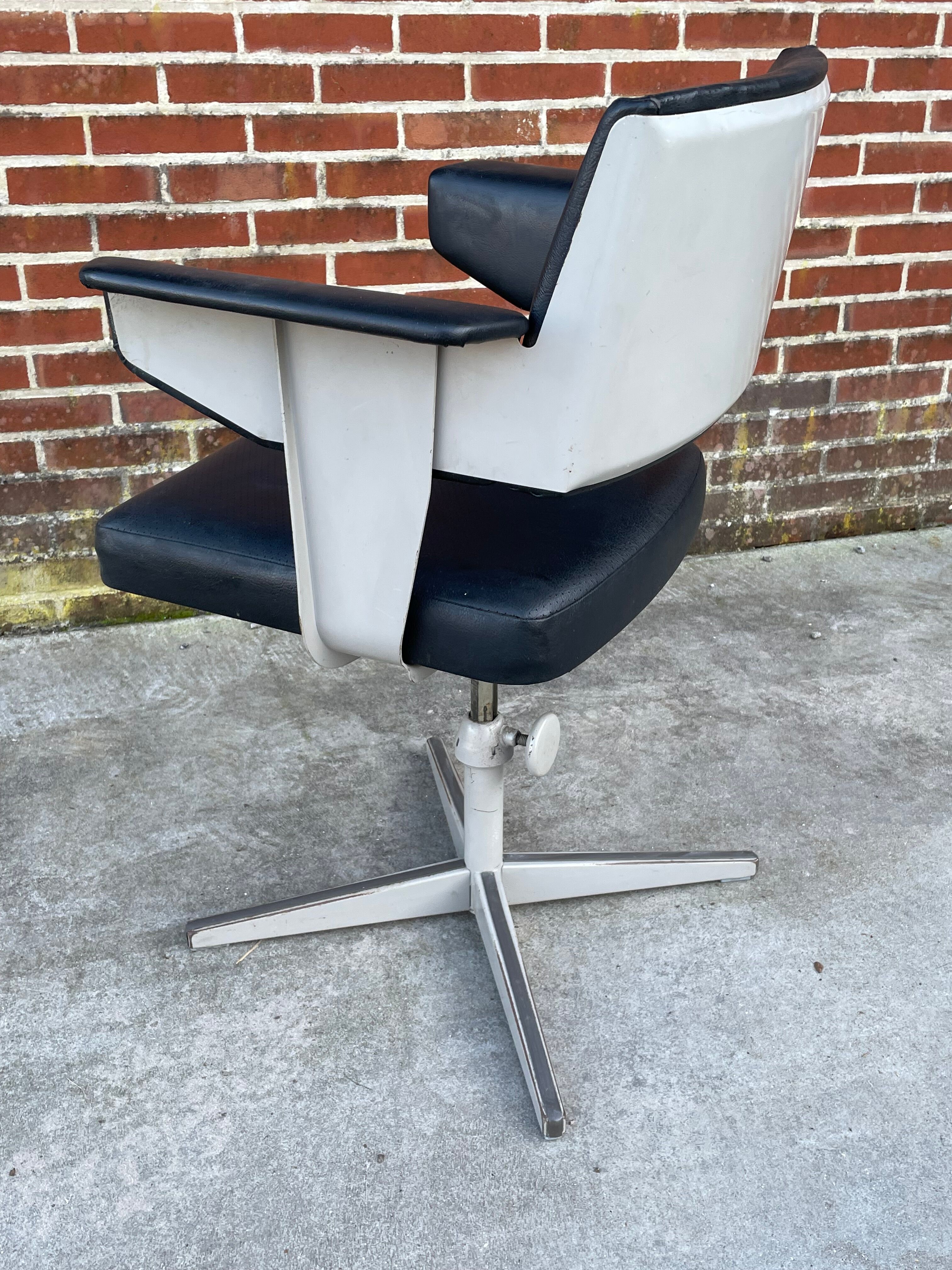 Friso kramer revolve desk chair for ahrend de cirkel 1960