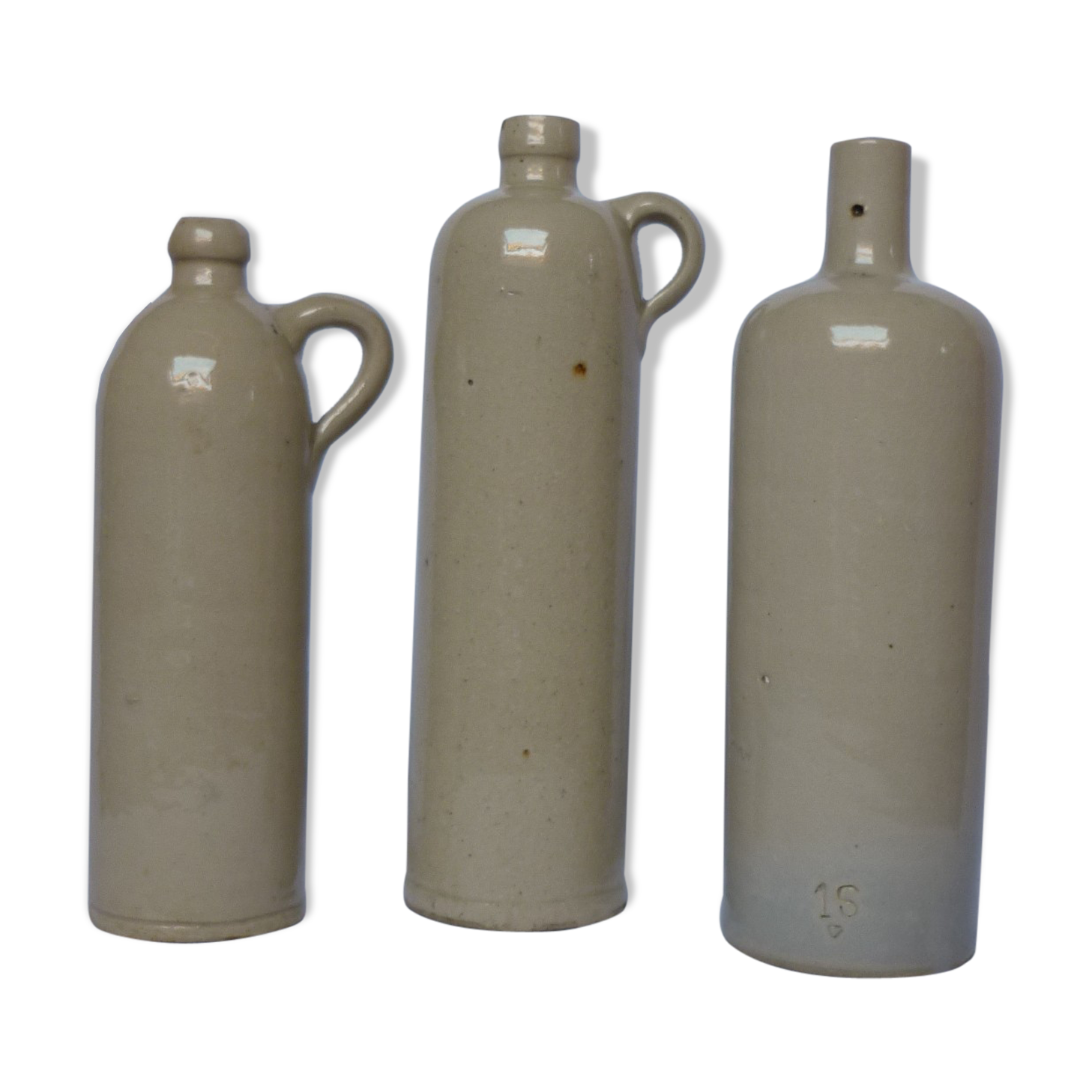 Trio de bouteilles en grès