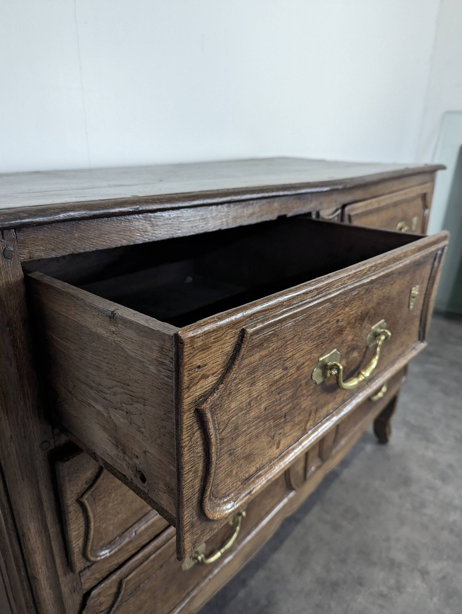 Commode provinciale du XVIIIème en chêne