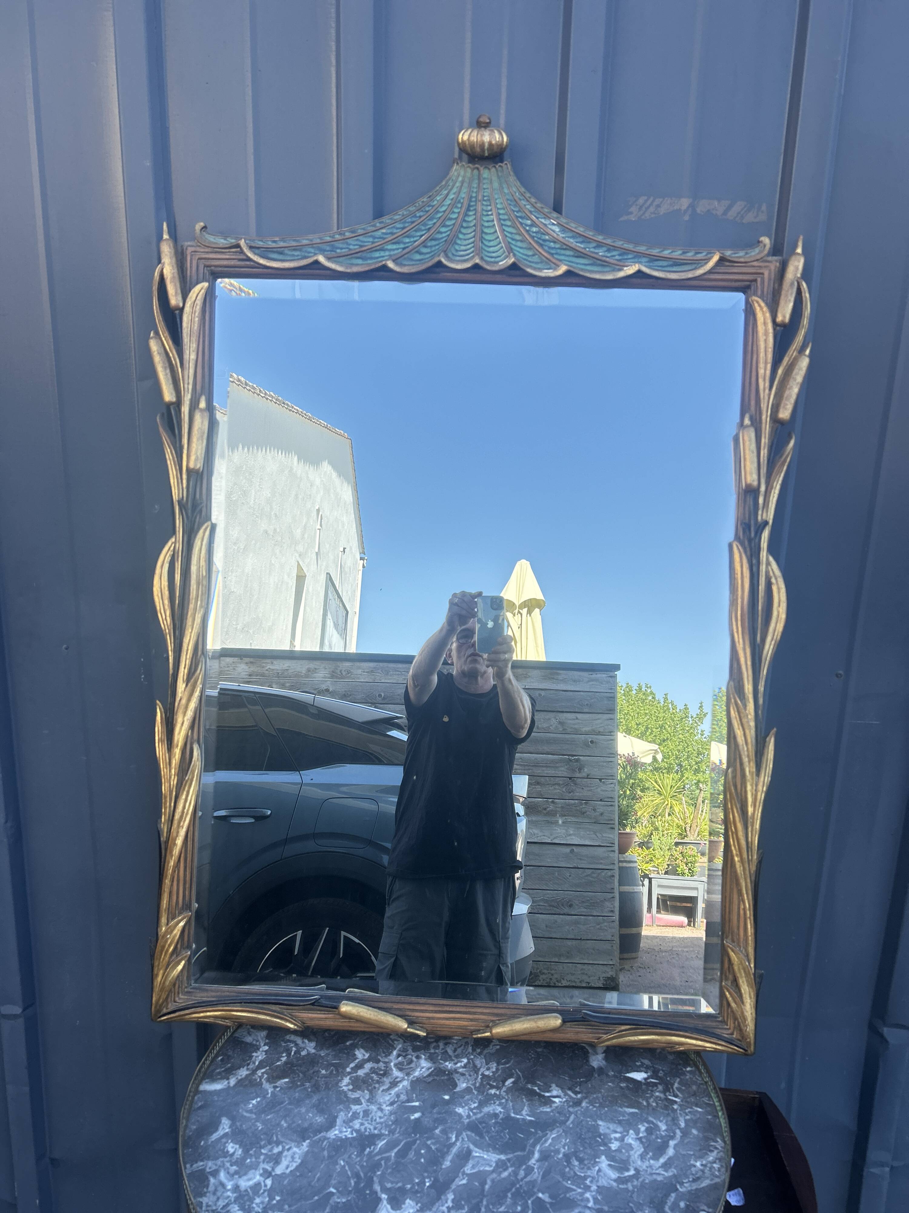 Miroir en bois sculpté aux joncs et à la pagode