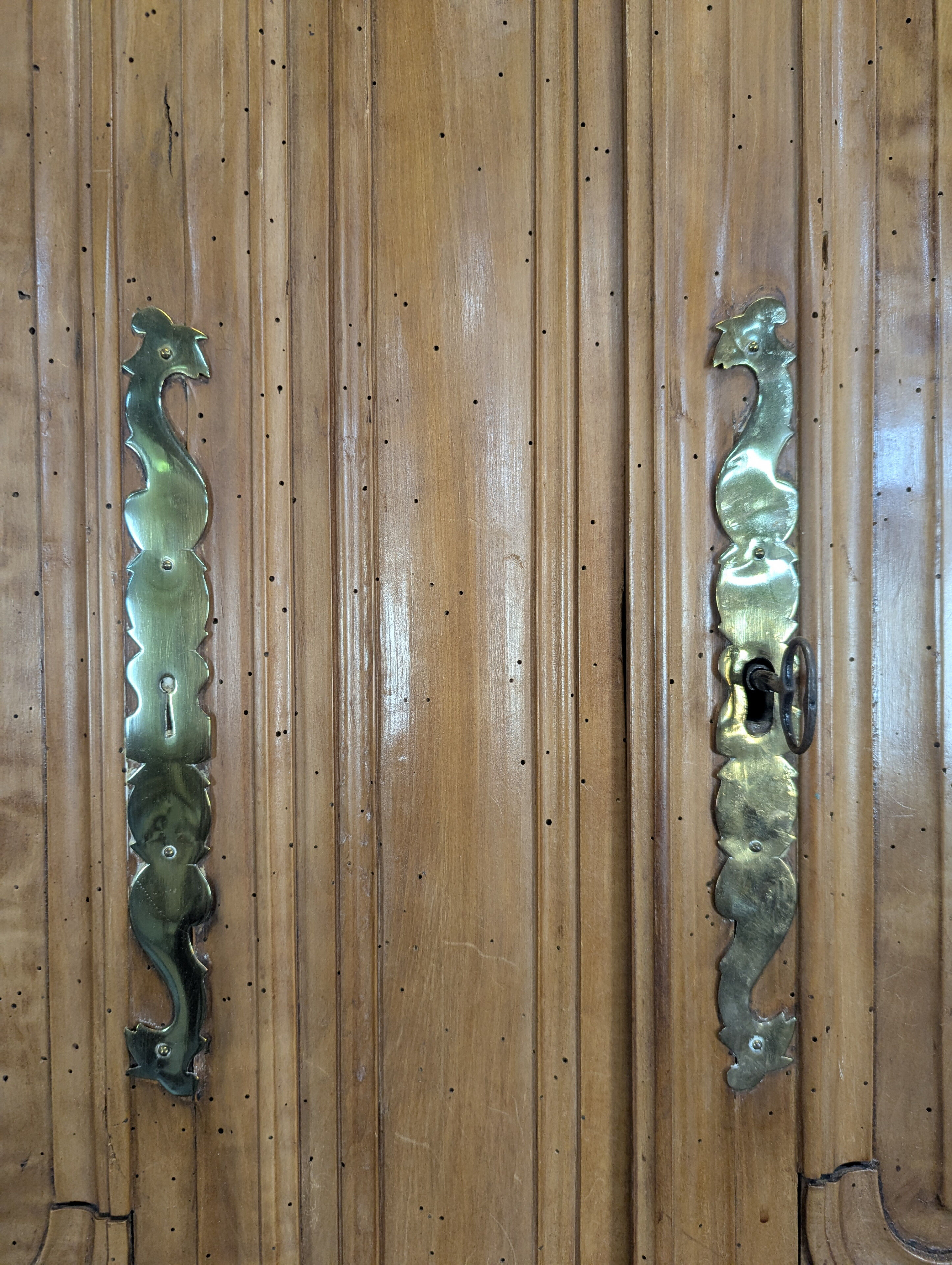 Cauchois sideboard in apple wood with hollow carvings