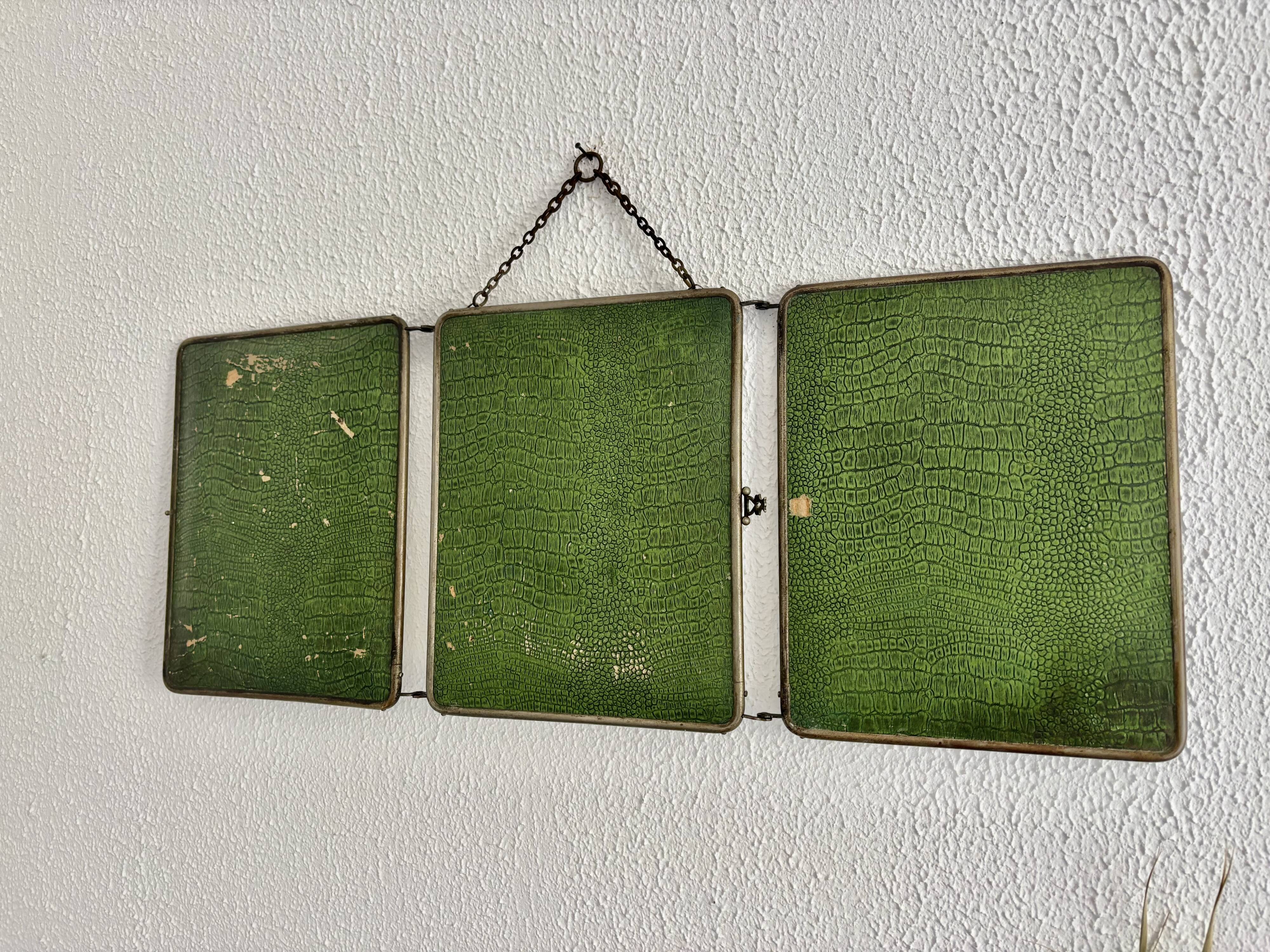 Vintage 1930s triptych mirror barber nickel-plated green crocodile effect.