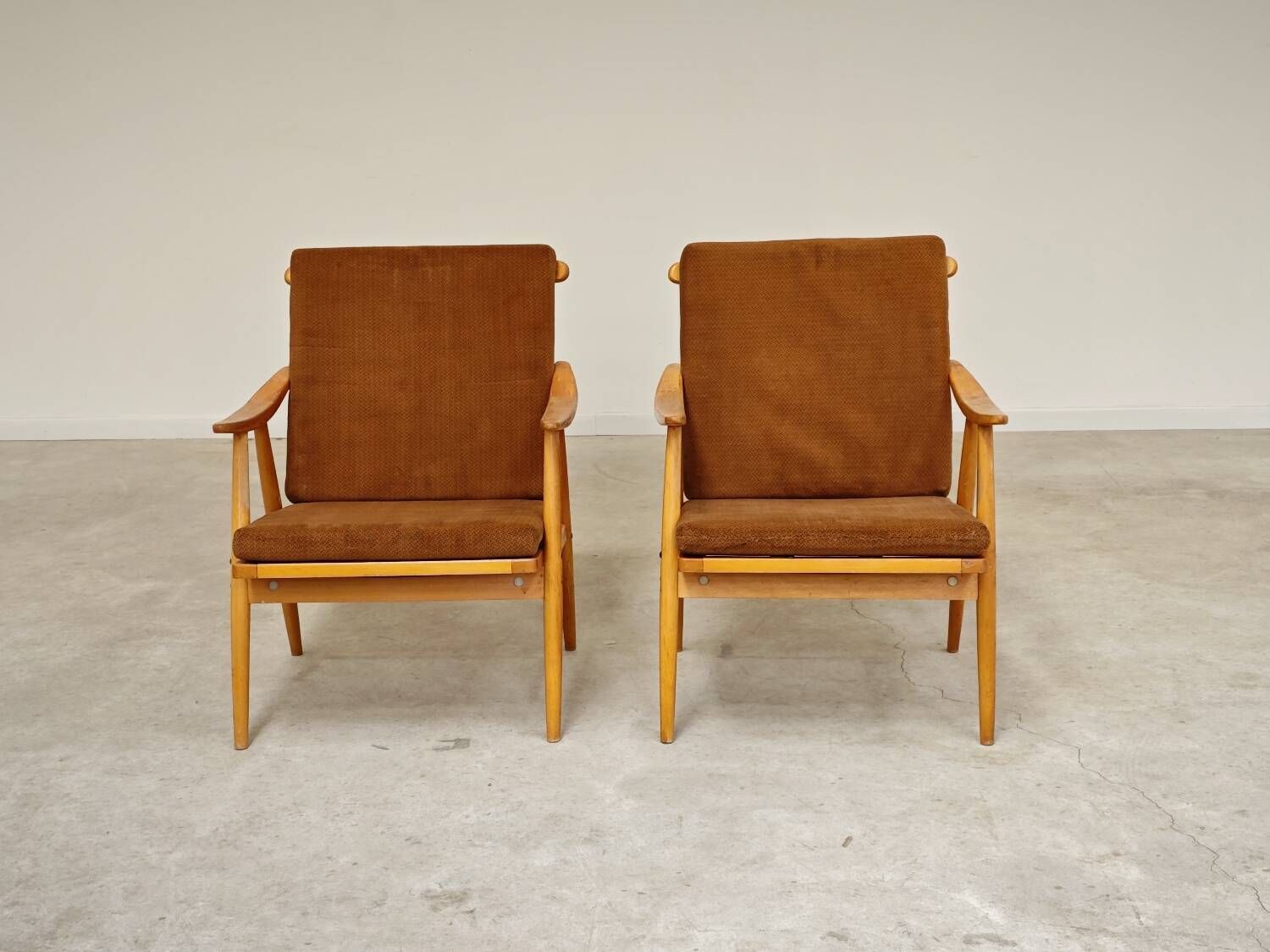 Pair of Boomerang Ton armchairs (Thonet) by Antonin Suman 1960
