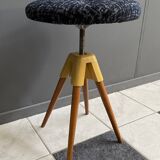 Piano stool adjustable in height