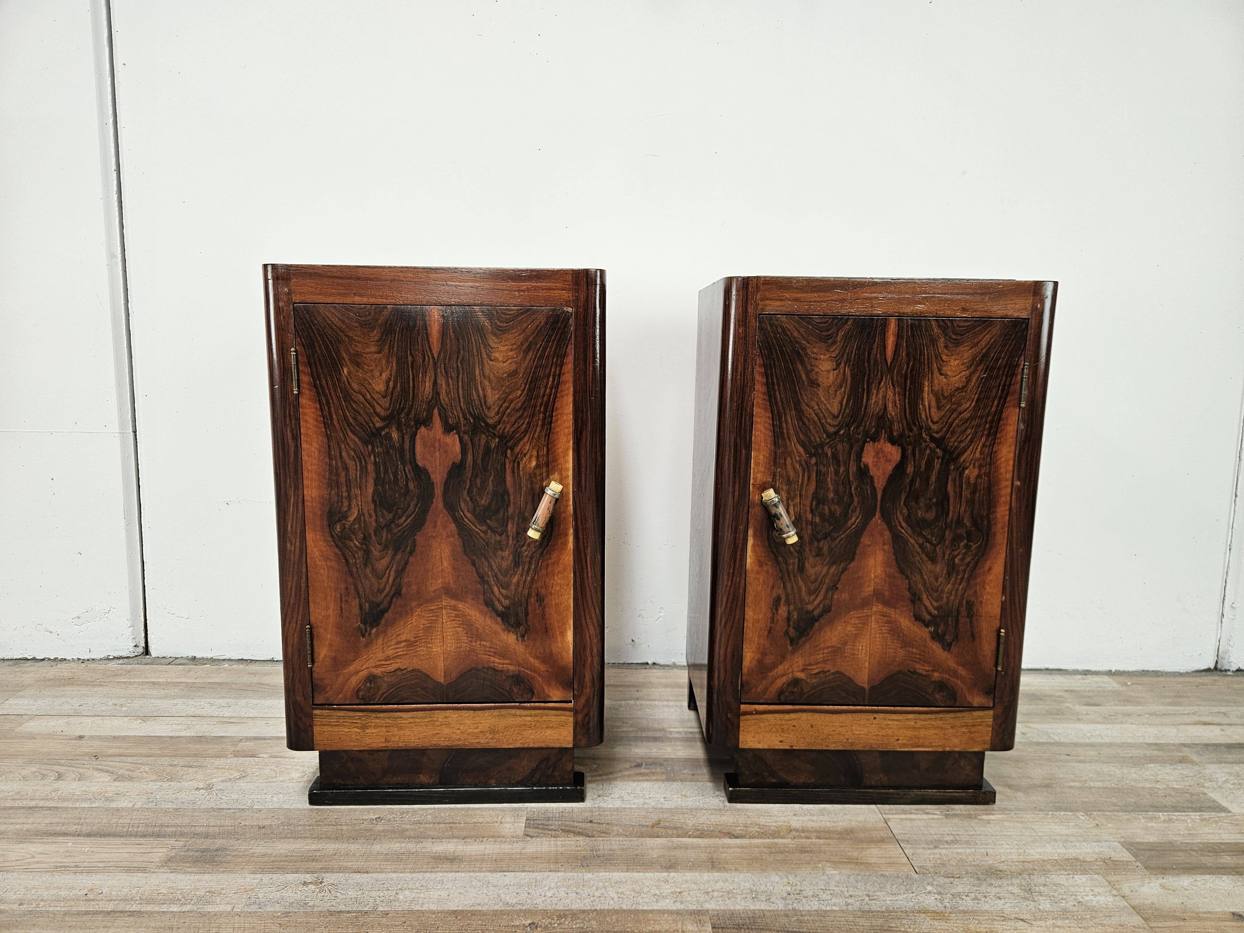 Pair of 1930s Art Deco bedside tables in walnut burl with marble top