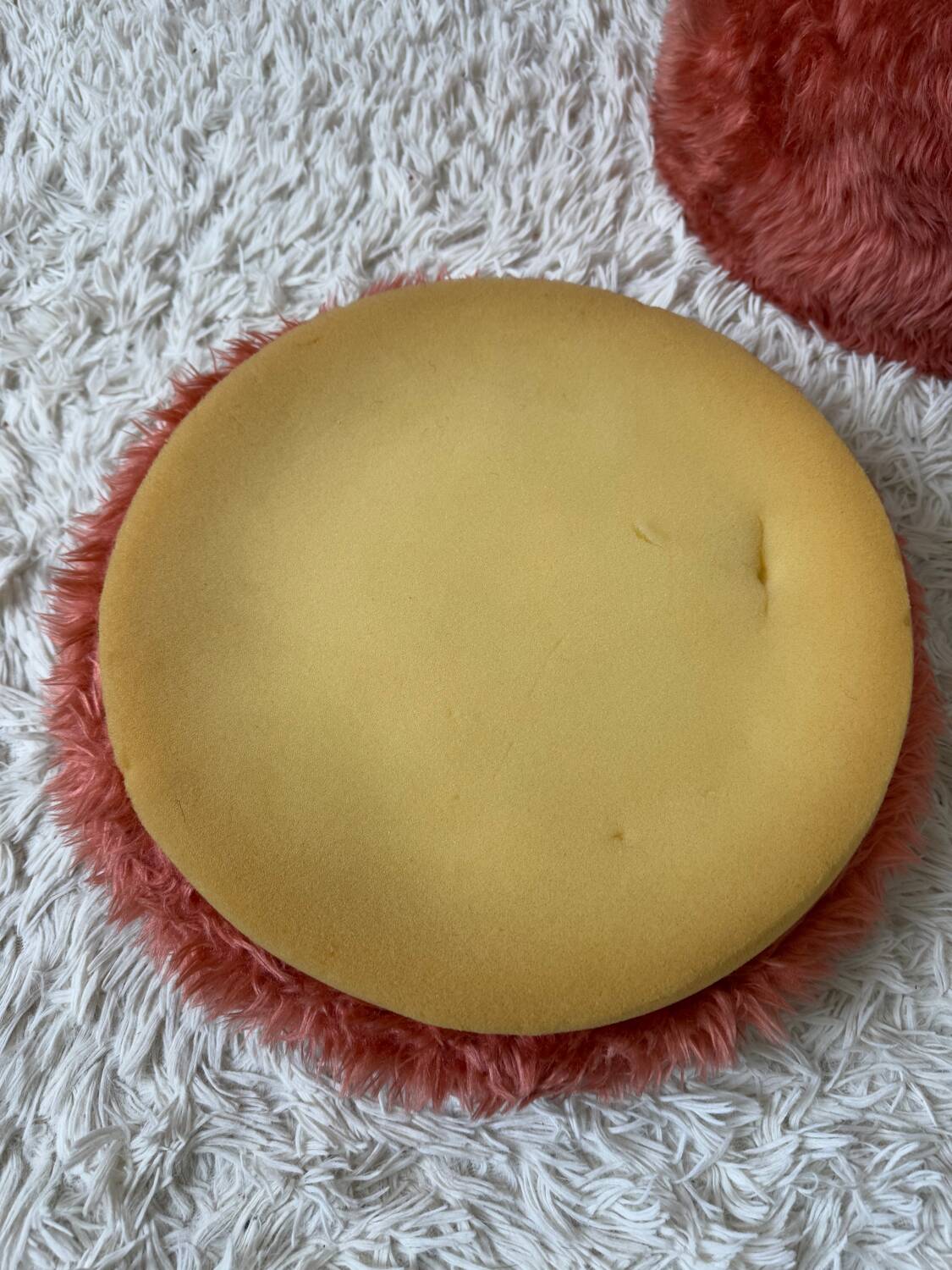 Chaise et pouf moumoute années 70