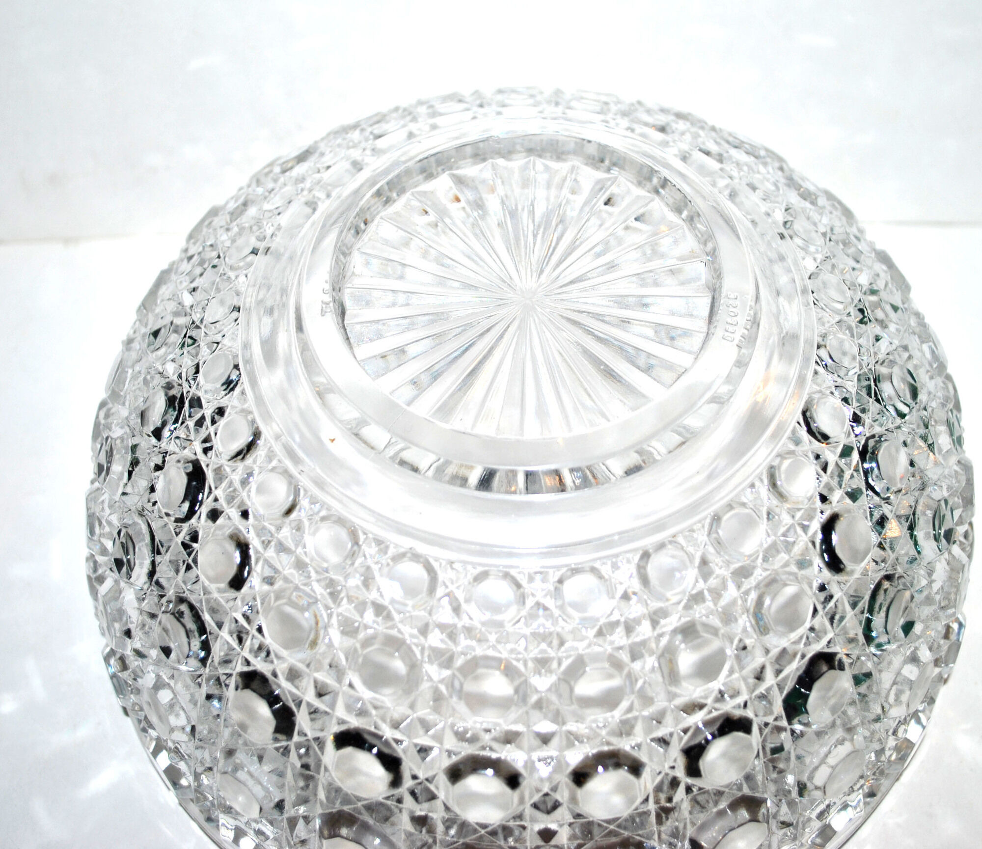 Baccarat moulded crystal salad signed diamants pierreries 23cm