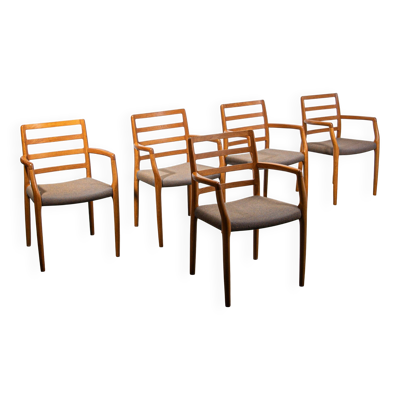 Fauteuils JL Moller modèle 68 en chêne avec tissu d'origine. Fabriqués au Danemark vers 1990.