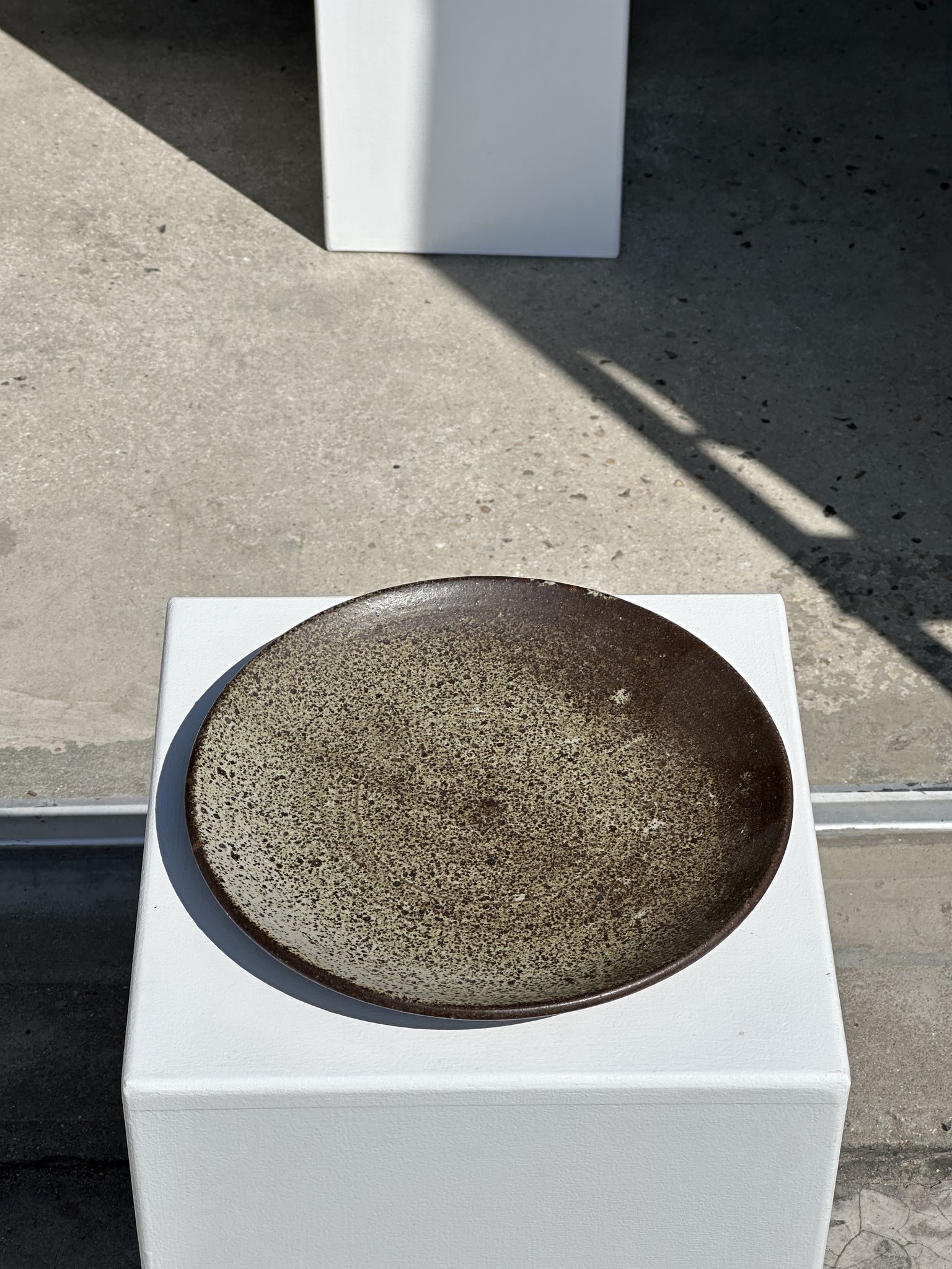 Plat en céramique vert indonésien D:26,5