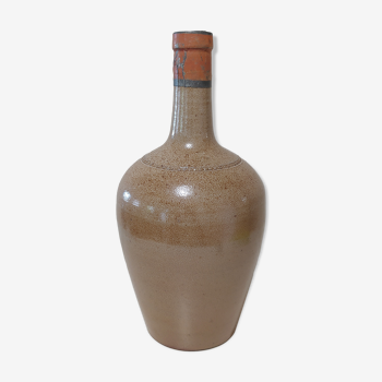 Lady Jeanne style sandstone vase bottle