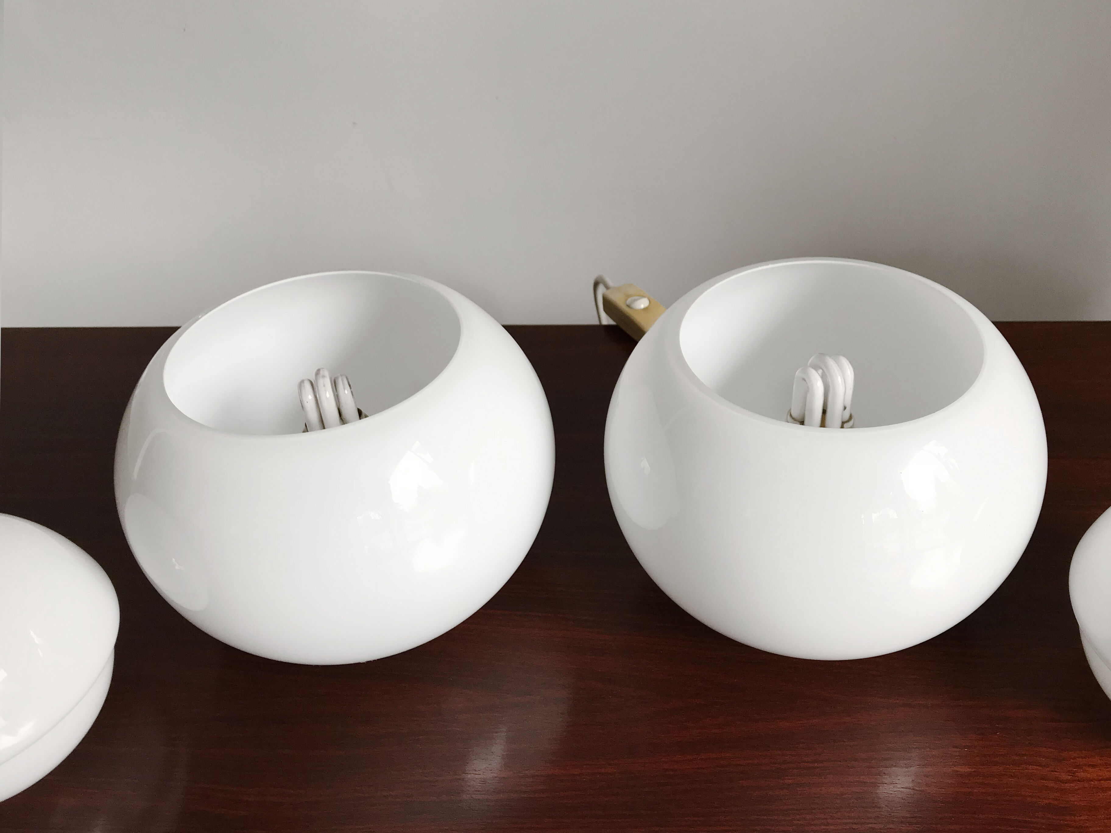 Daruma white glass bedside lamps by Sergio Asti for Candle, 1960s