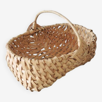 Old wicker basket / woven light leaves