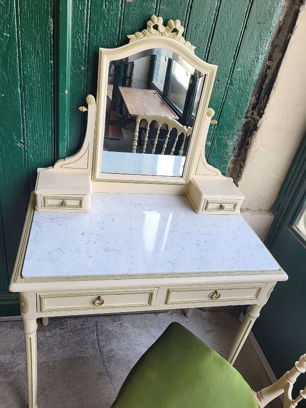 Coiffeuse de toilette avec sa chaise