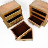 Paire de tables de chevet en bois, laiton et cuivre