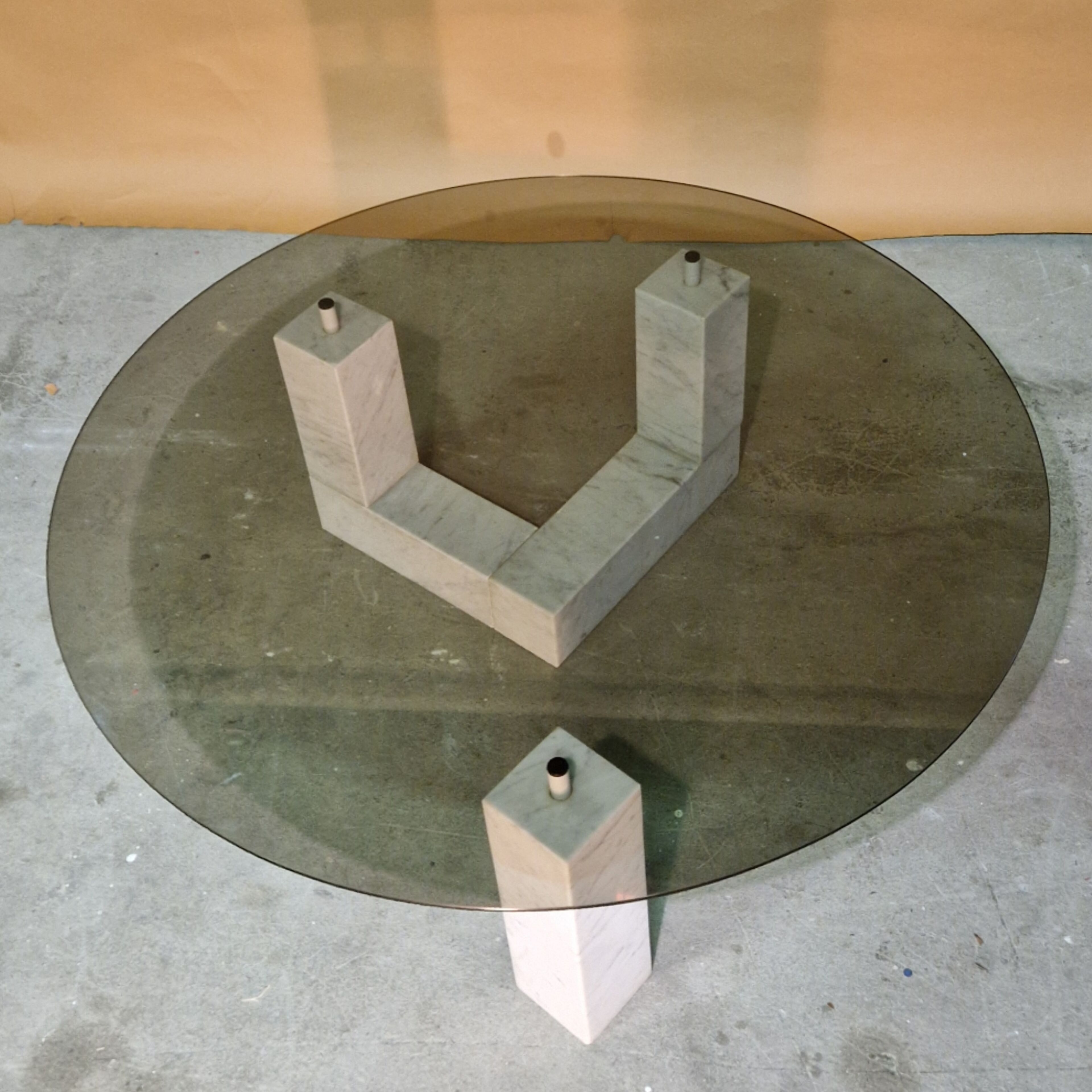 Post modern Carrara marble coffee table with glass top, Italy 1980s