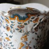 Small planter in the Moustier/Rouen style from the 18th century