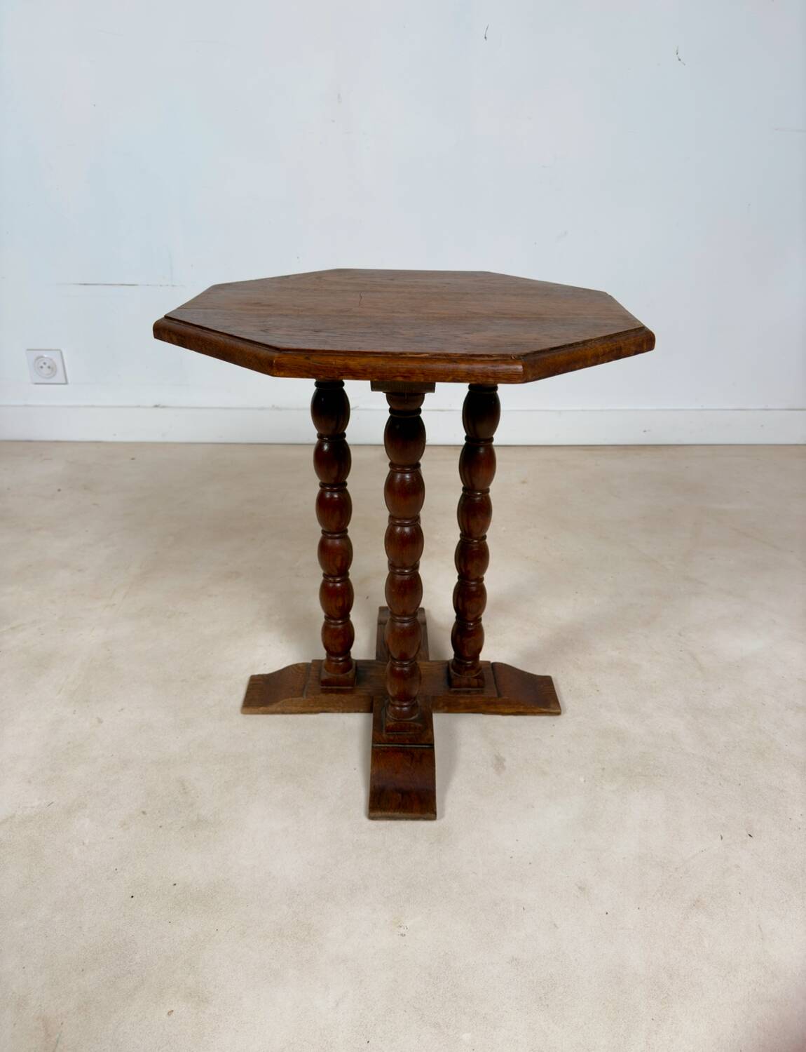 Table d’appoint hexagonale aux pieds bobine