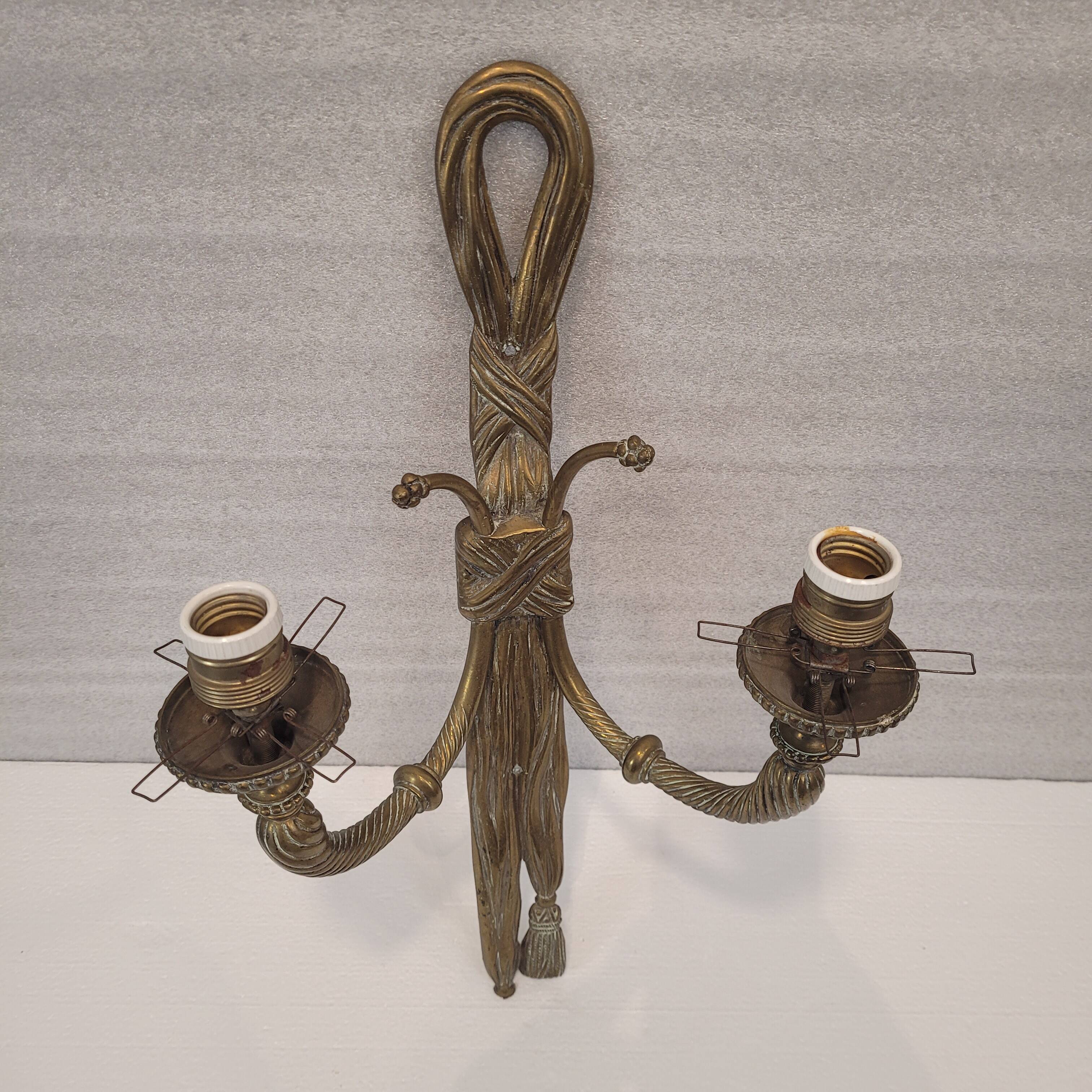 Applique en bronze style Louis XVI, France vers 1900