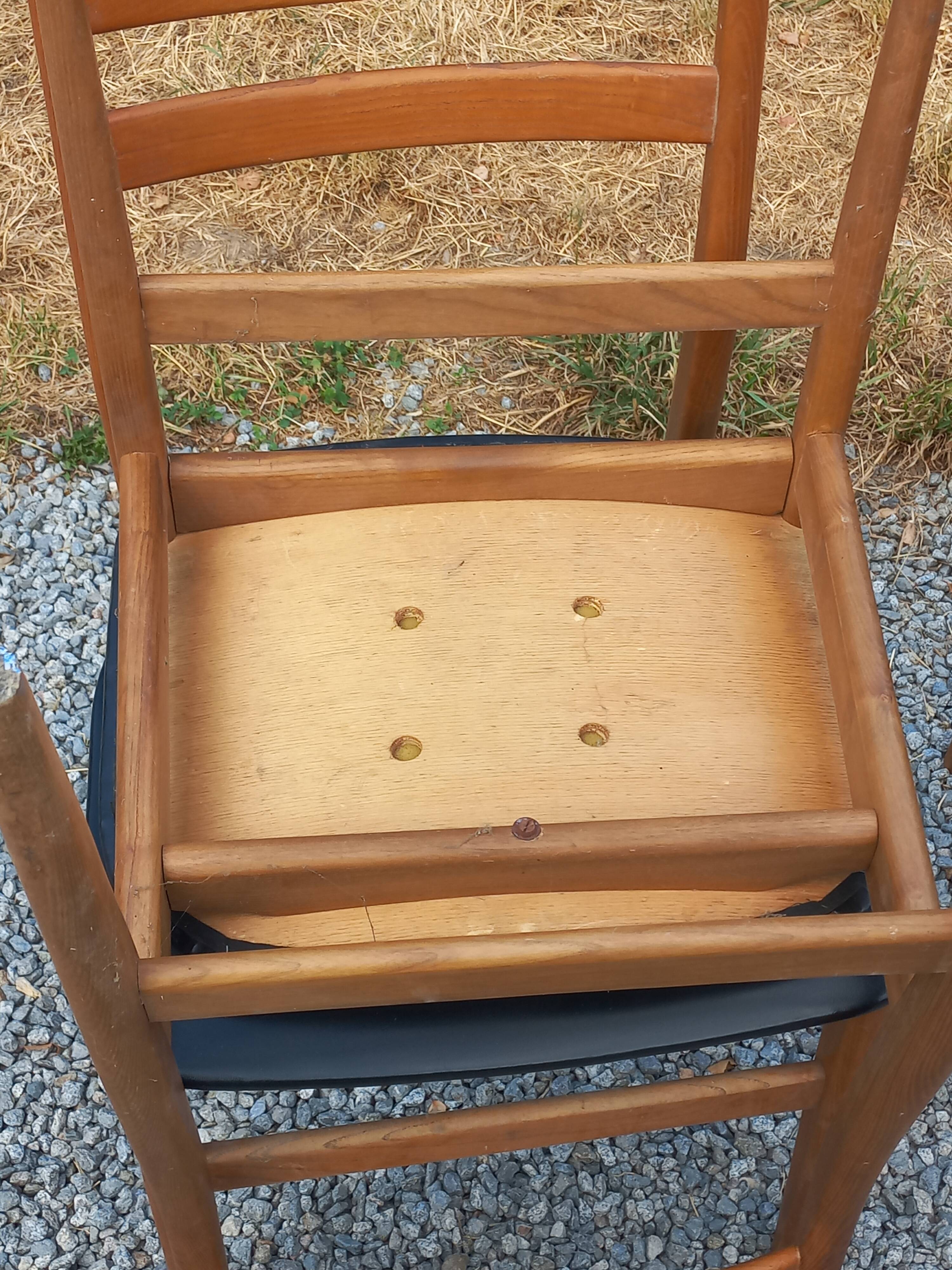 Set of 4 Scandinavian-style teak chairs from the 1970s.