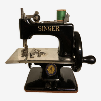 Little Singer Sewhandy Sewing Machine