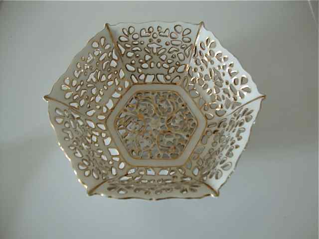 Open porcelain fruit cup