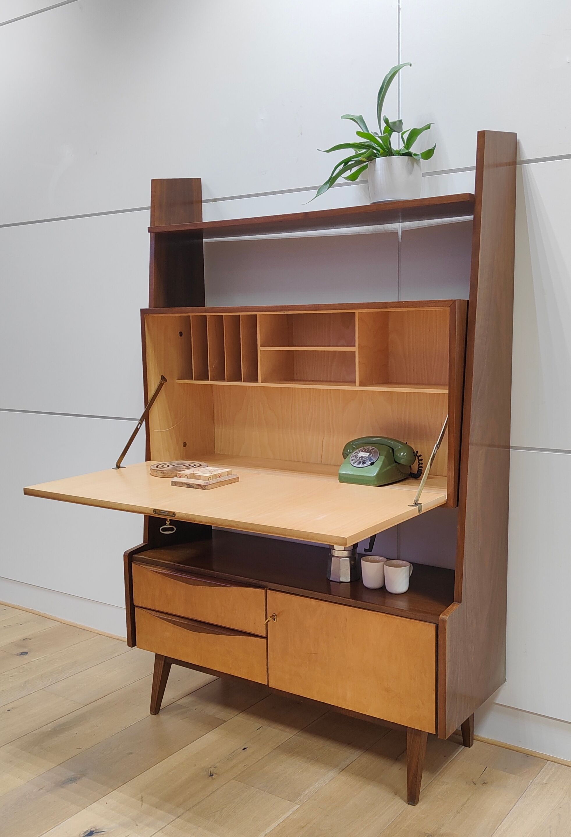 Shelf wall cabinet secretary